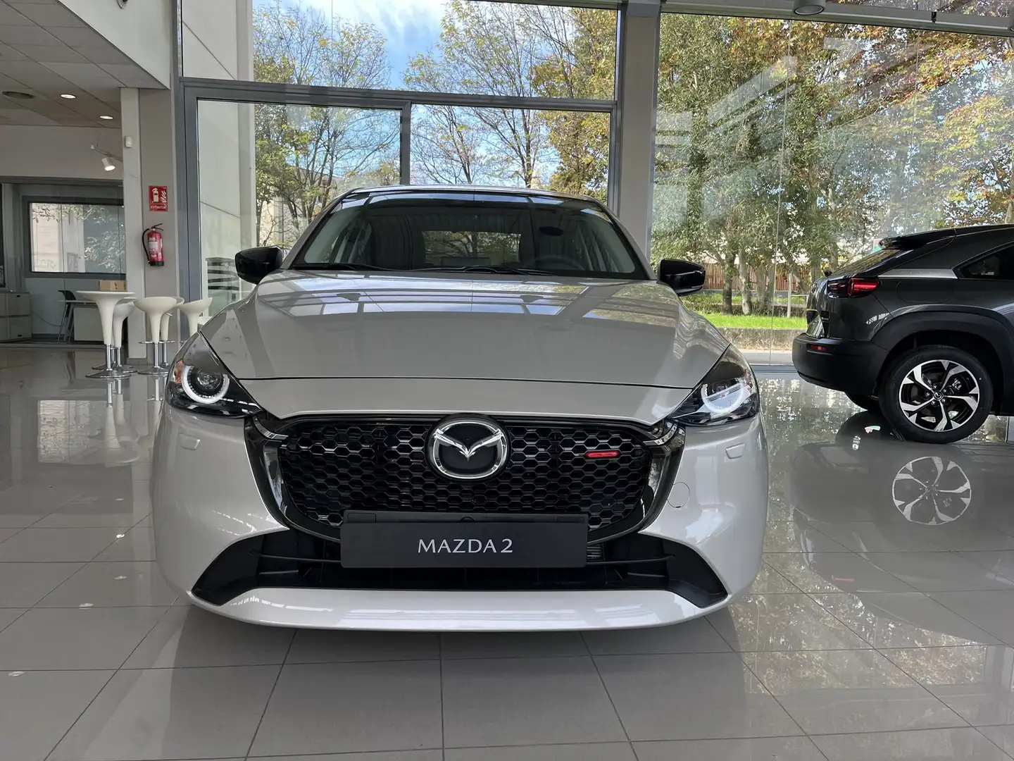 Mazda 2 1.5 e-Skyactiv G Homura 66kW Plateado - 2