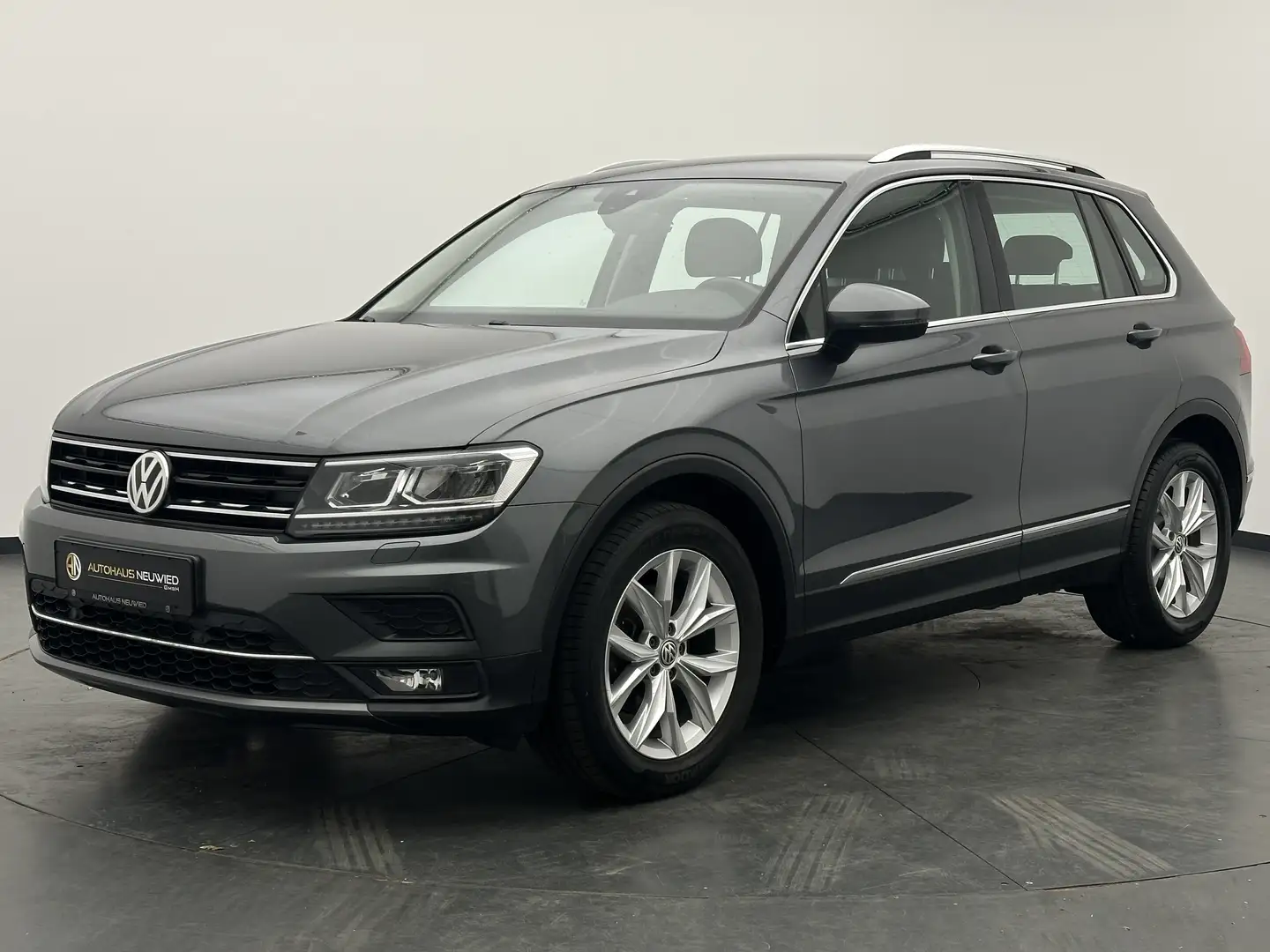 Volkswagen Tiguan Tiguan 2.0 TDI DSG Highline +ACC+SPUR+NAV+AHK+ Grijs - 2