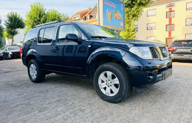 Nissan Pathfinder 2.5 dCi SE 4WD 7-Sitzer Klima PDC AHK