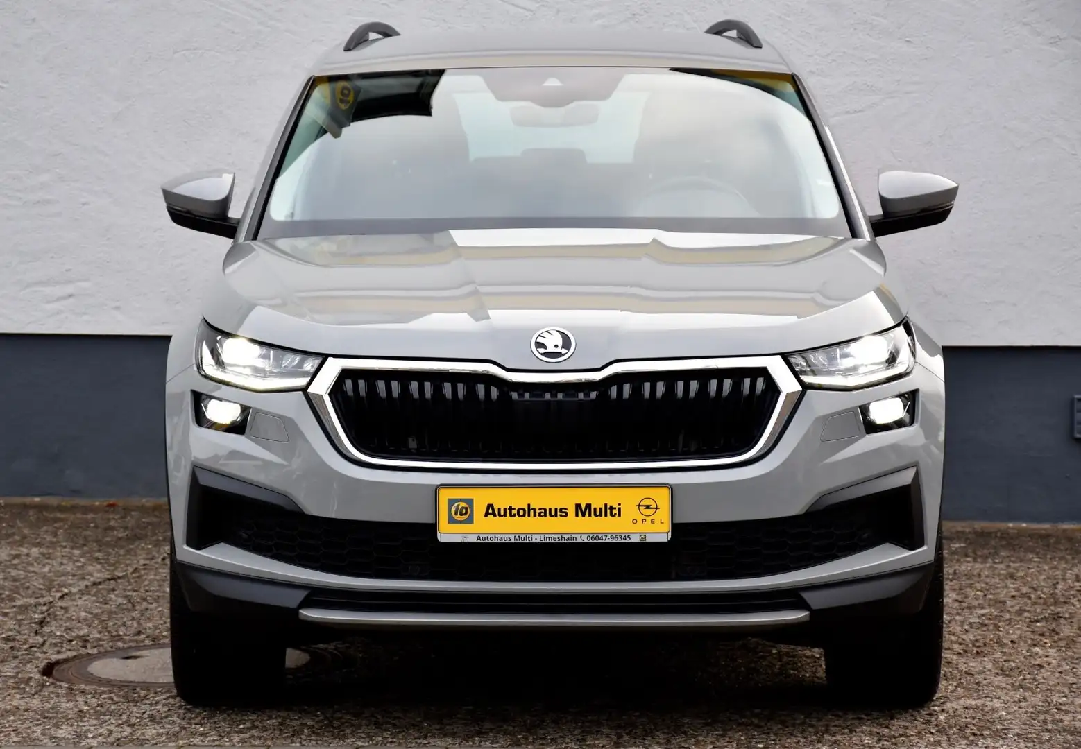 Skoda Kodiaq Tour ACC Kamera Navi AHK Lnkrdhzg ParkAss Grau - 2