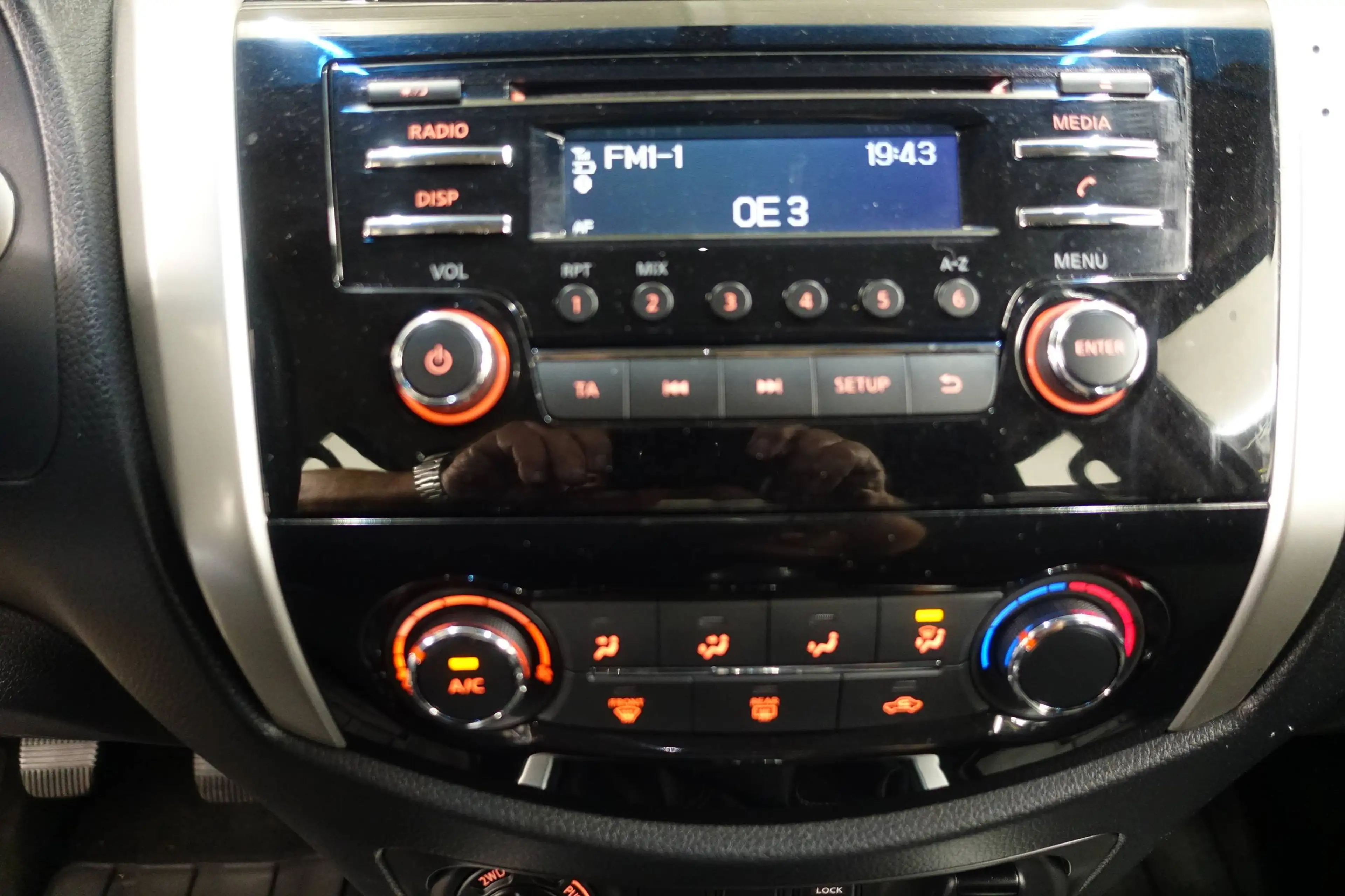Nissan Navara 4x4 Double Cab 2.3 dCi Accenta — photo 7