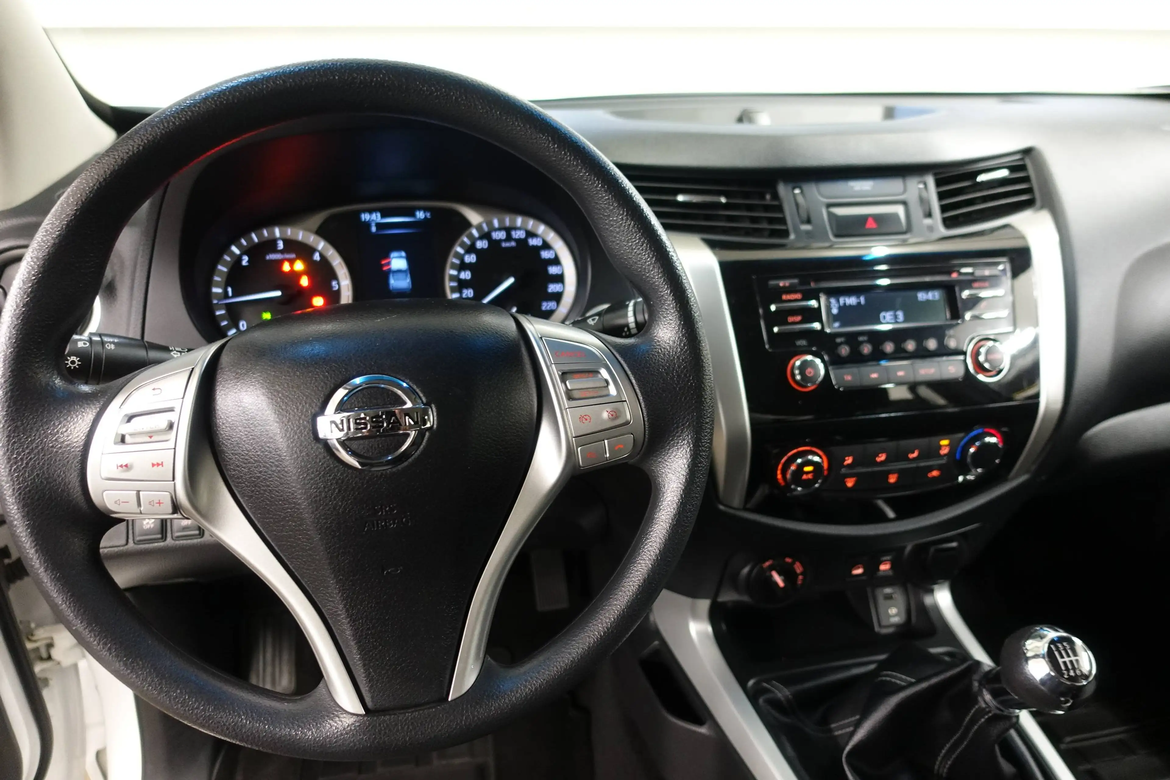 Nissan Navara 4x4 Double Cab 2.3 dCi Accenta — photo 4