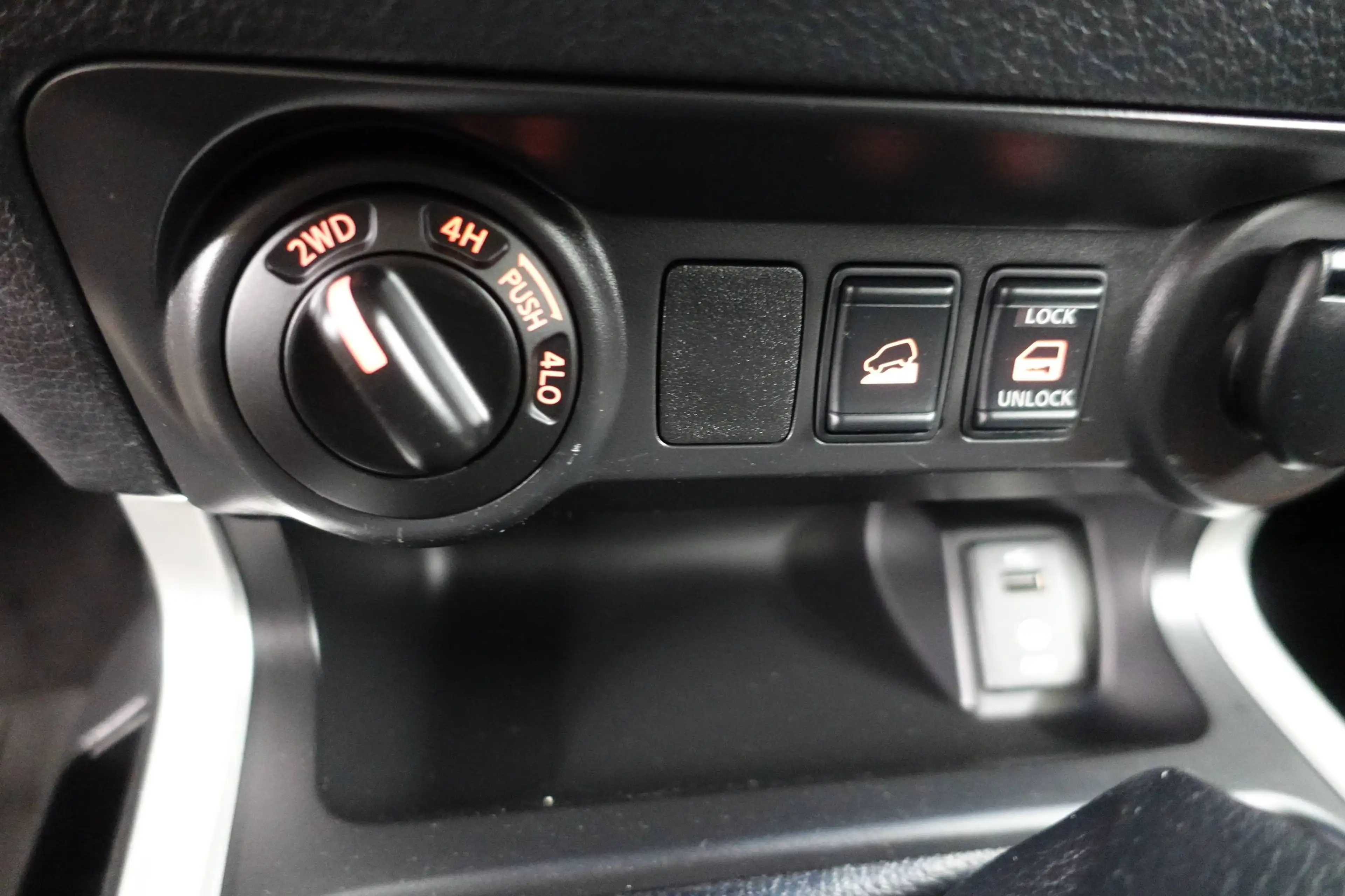 Nissan Navara 4x4 Double Cab 2.3 dCi Accenta — photo 10