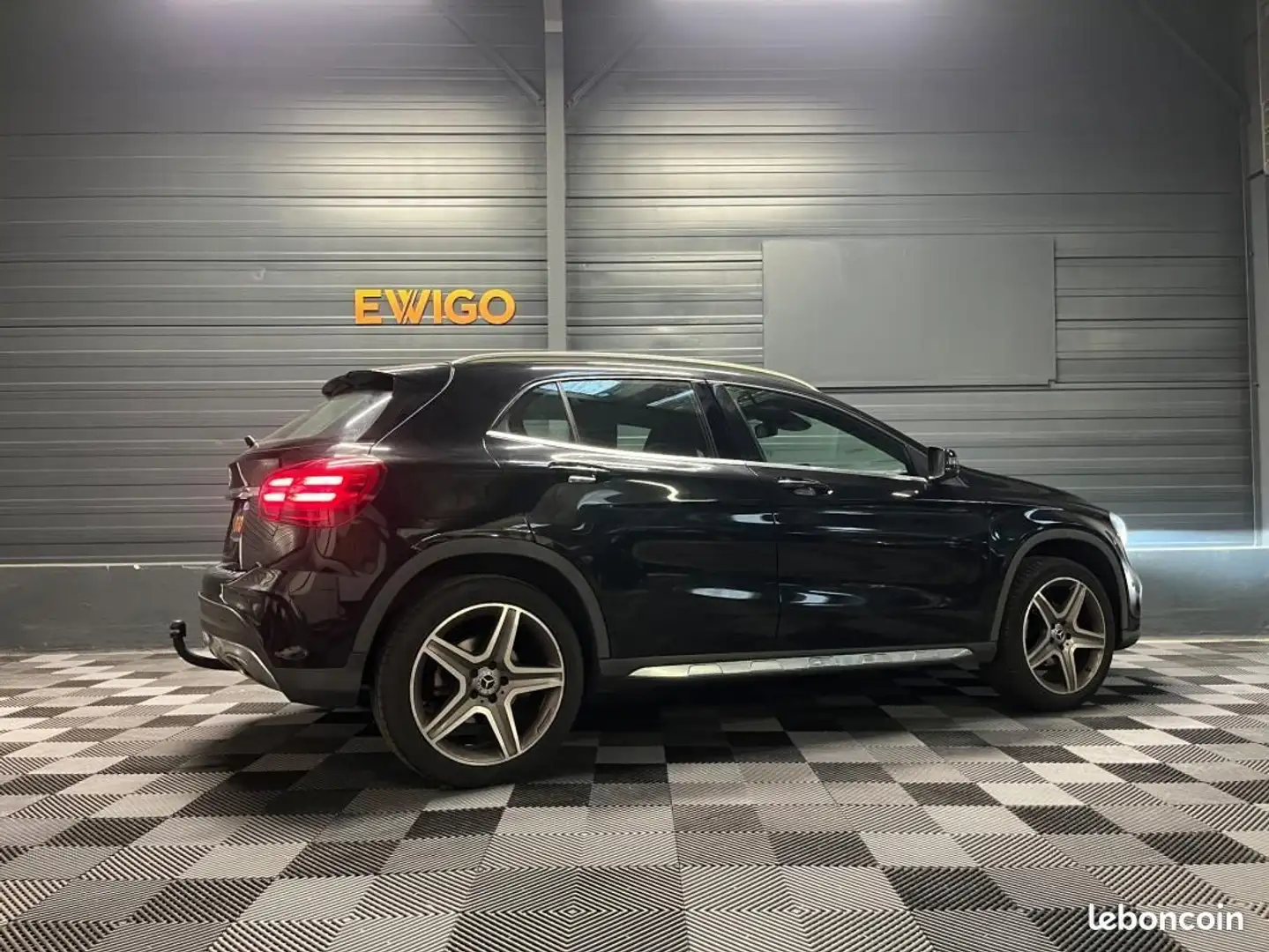 Mercedes-Benz GLA 200 Classe Mercedes 2.2 200 CDI 135 FASCINATION 7G-DCT BVA Noir - 2