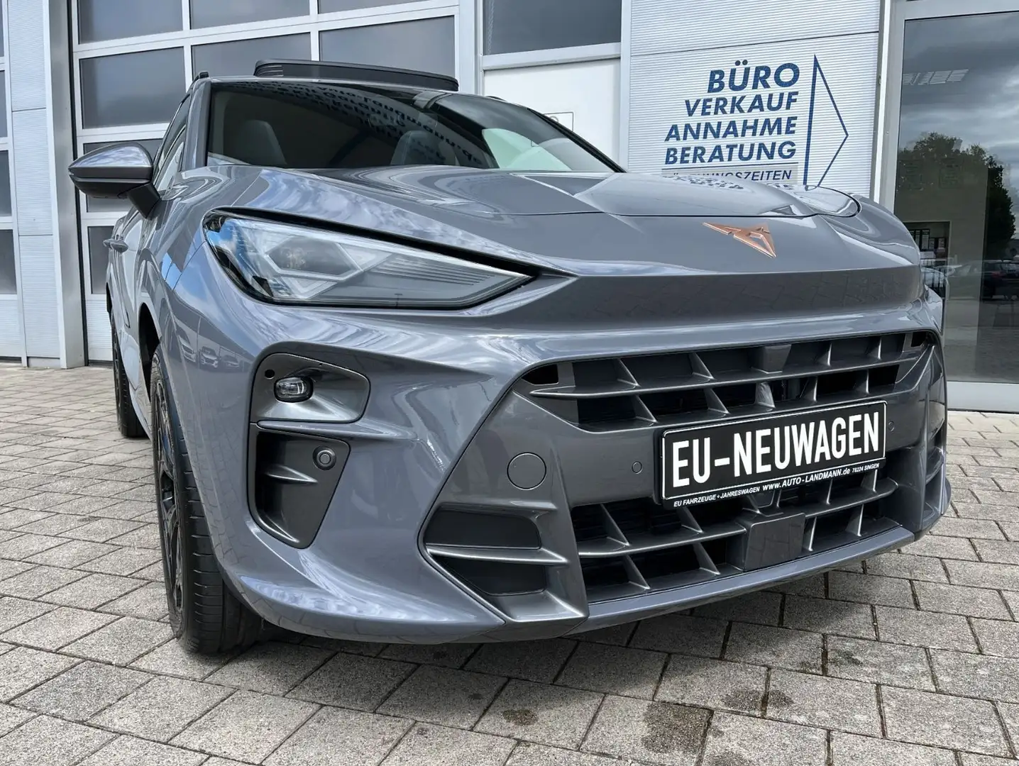 CUPRA Terramar 1.5 eTSI DSG PANO AHK KAM 19" 3 GAR Grau - 1