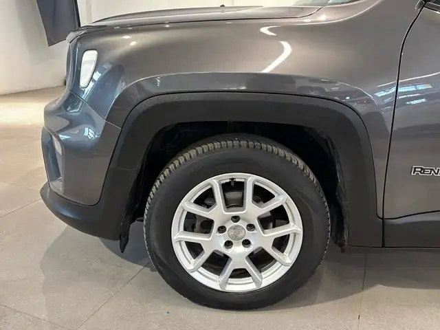 Jeep Renegade view 8