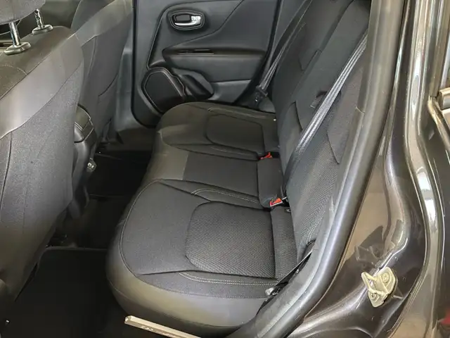 Jeep Renegade view 13