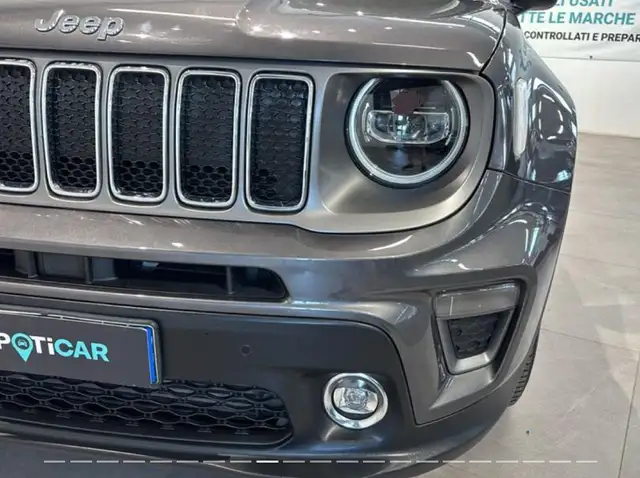 Jeep Renegade view 9