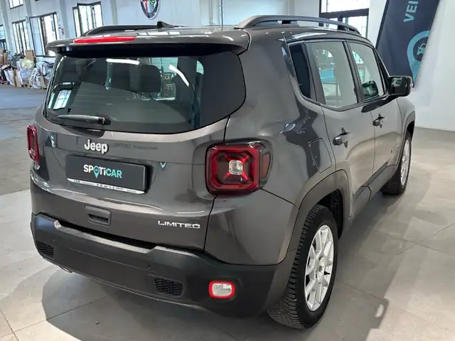 Jeep Renegade view 4