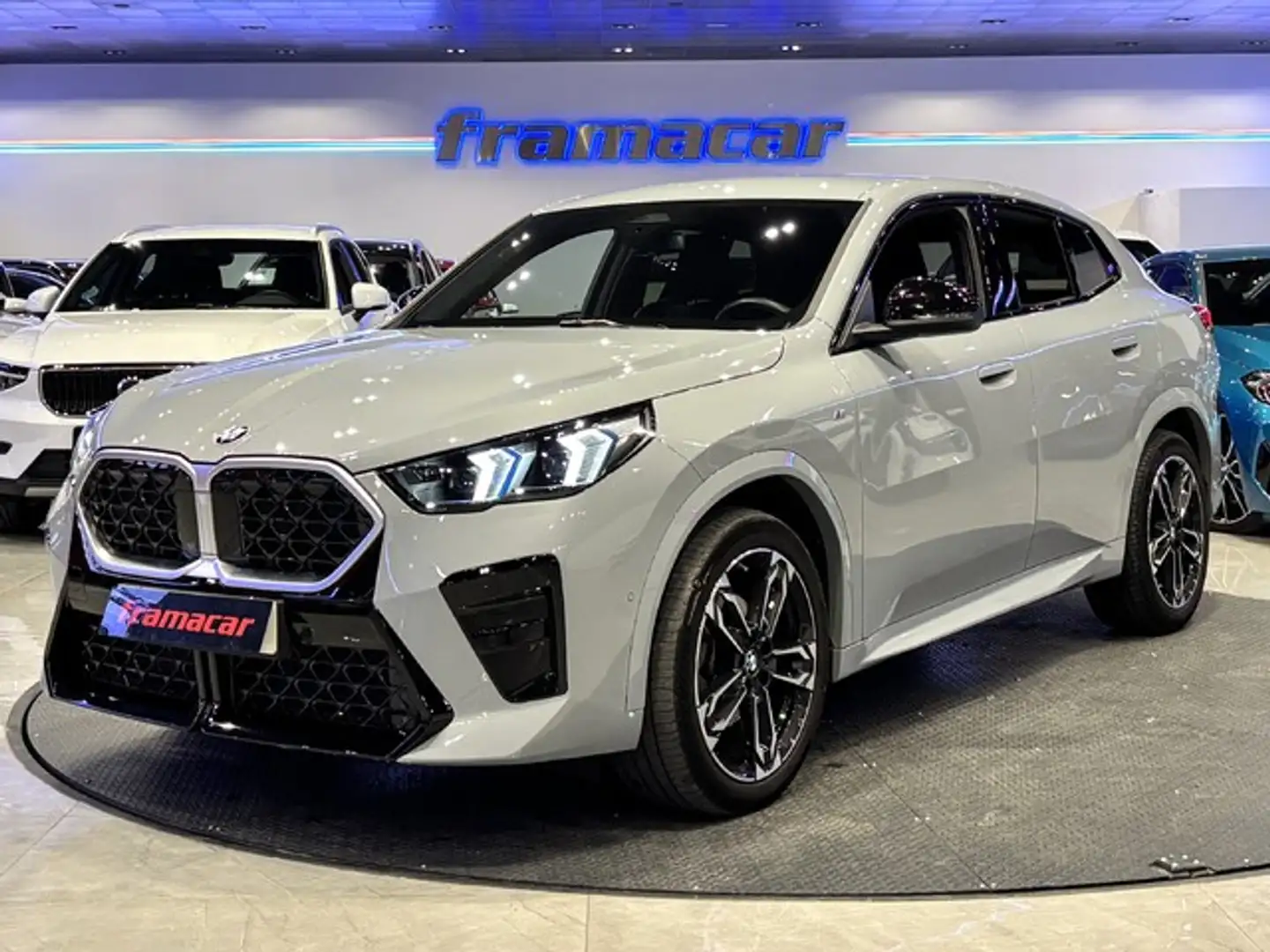 BMW X2 sDrive 18dA Grau - 1