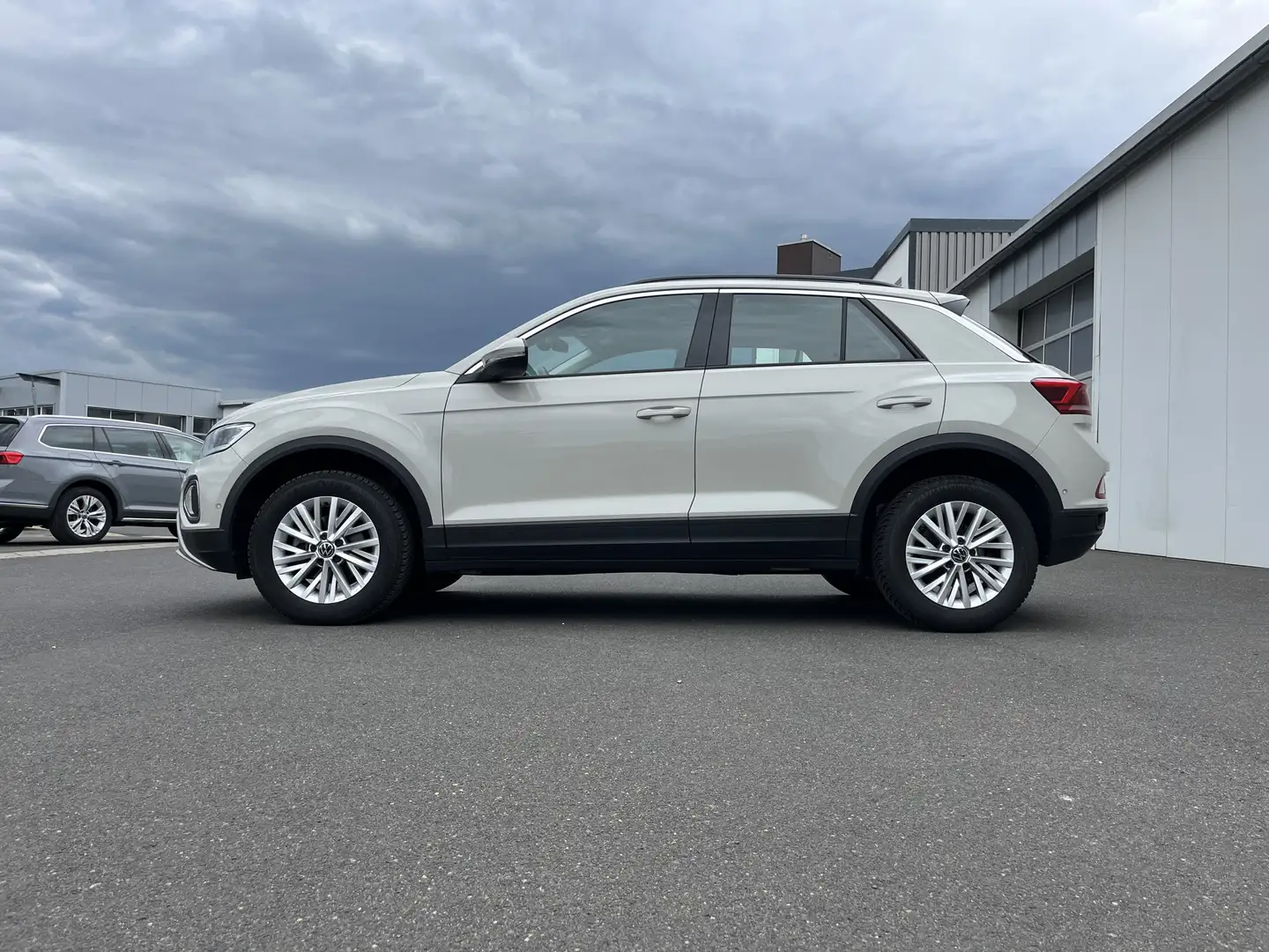 Volkswagen T-Roc 1.5 TSI DSG Life 146€ m. 20% Anzahlung AHK Digit Gris - 2