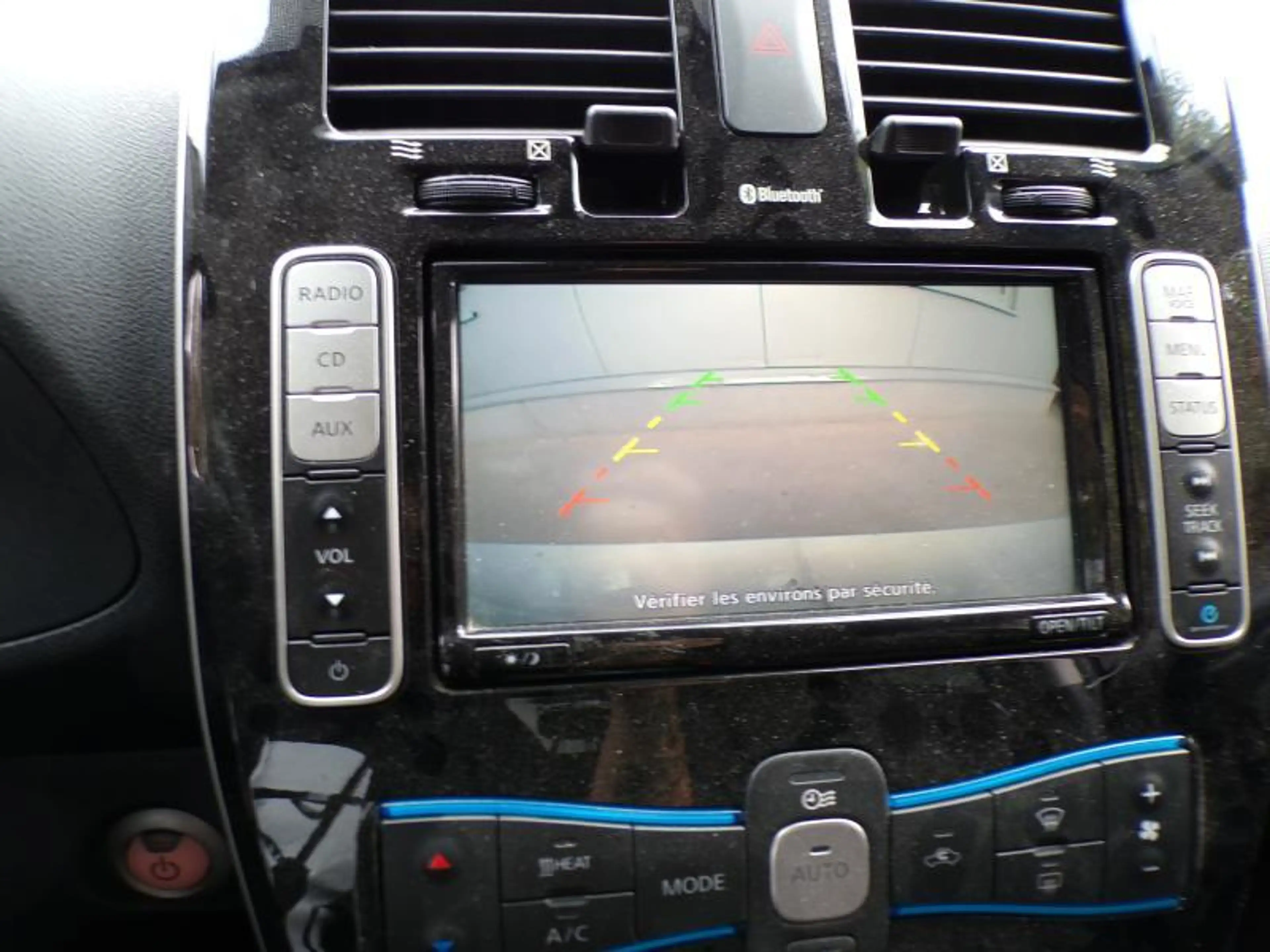 Nissan Leaf 30KWh 109cv Automatique Blanc 10/17 Airco GPS — photo 10
