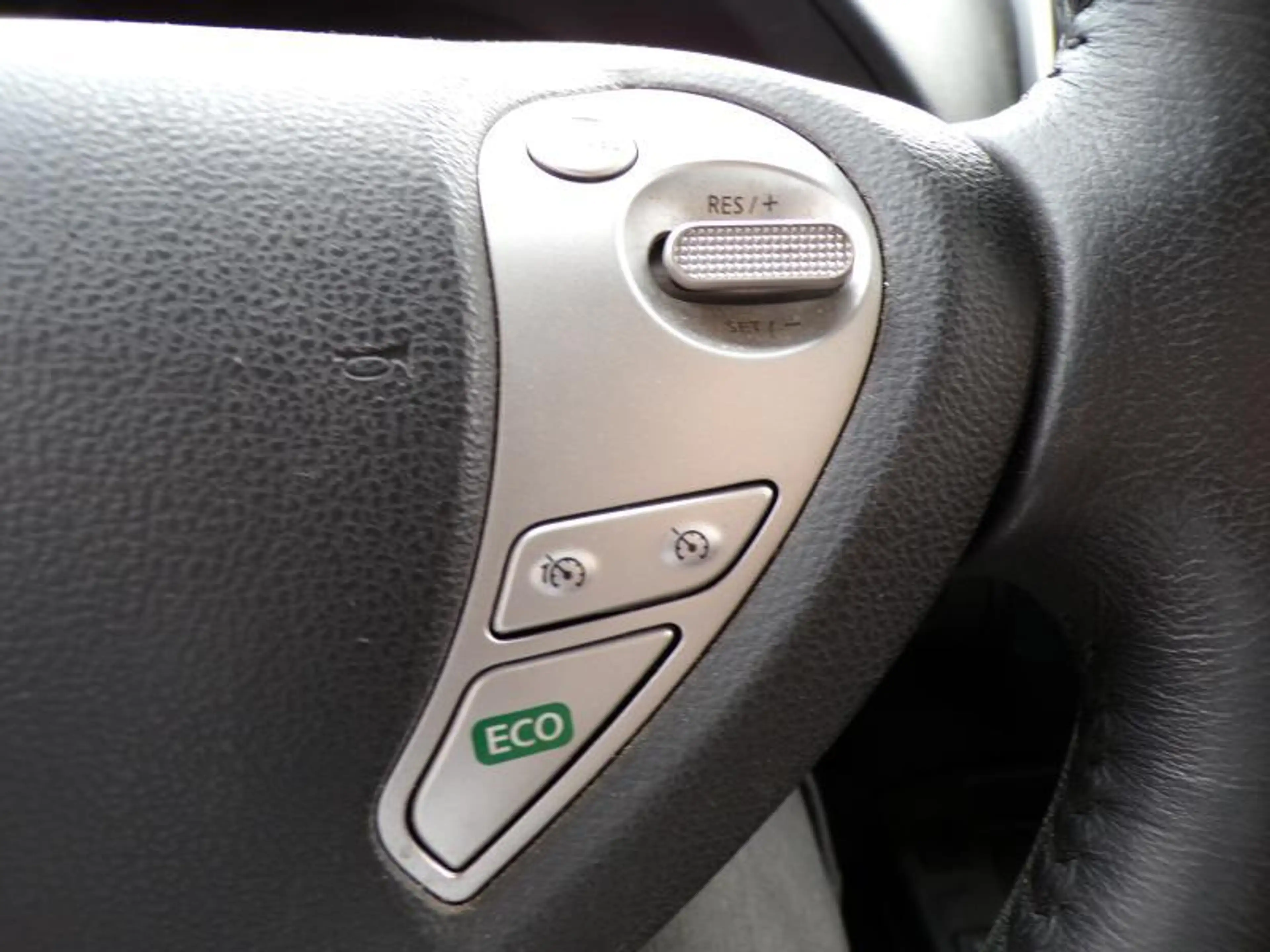 Nissan Leaf 30KWh 109cv Automatique Blanc 10/17 Airco GPS — photo 12