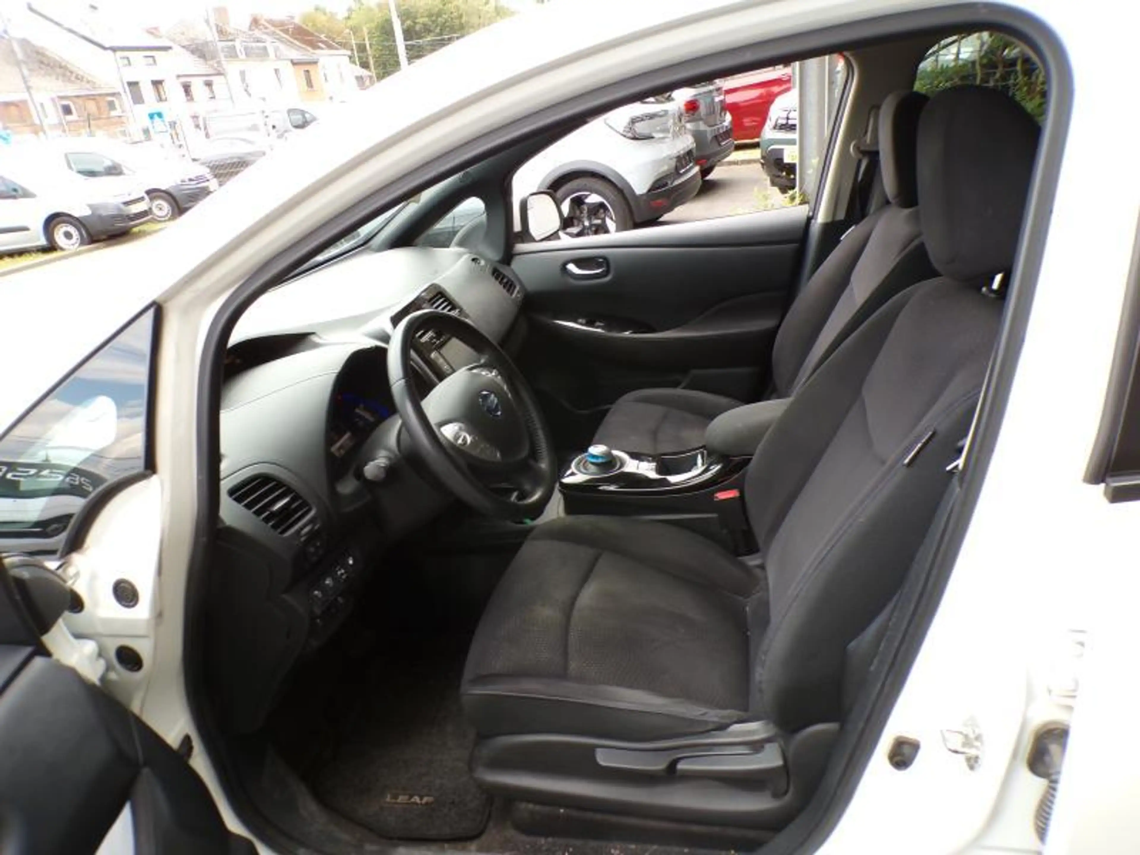 Nissan Leaf 30KWh 109cv Automatique Blanc 10/17 Airco GPS — photo 6