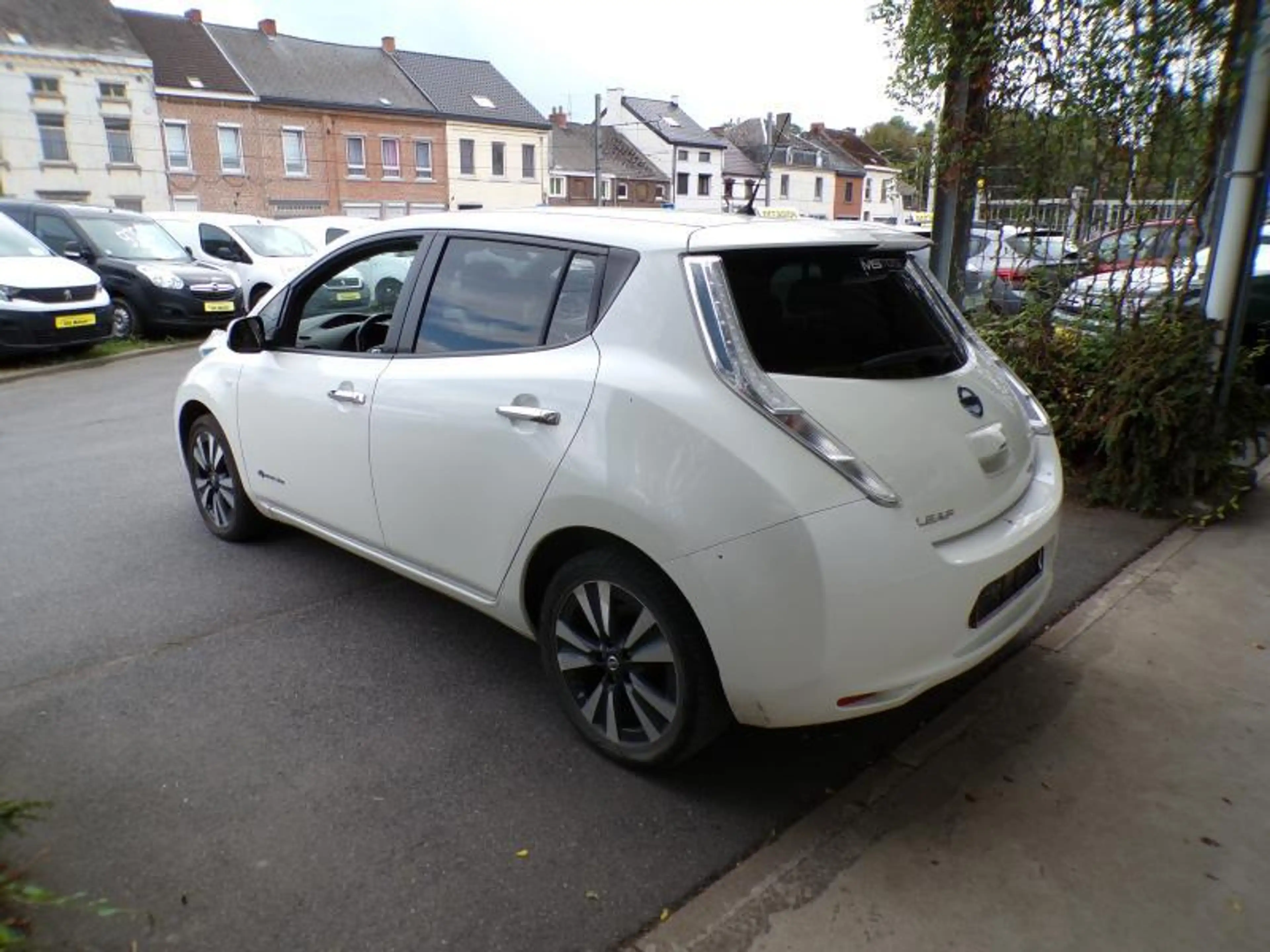 Nissan Leaf 30KWh 109cv Automatique Blanc 10/17 Airco GPS — photo 5