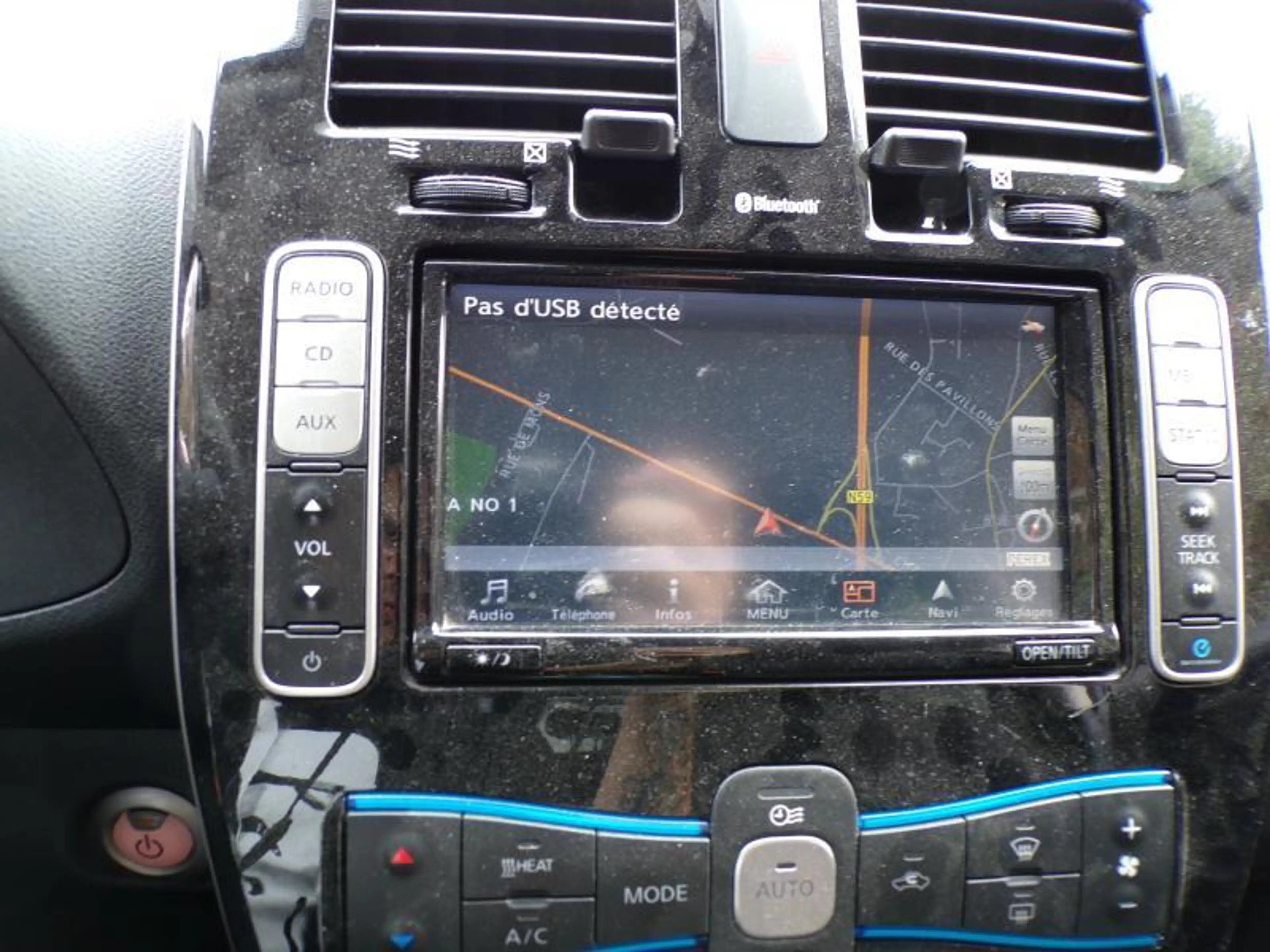 Nissan Leaf 30KWh 109cv Automatique Blanc 10/17 Airco GPS — photo 9