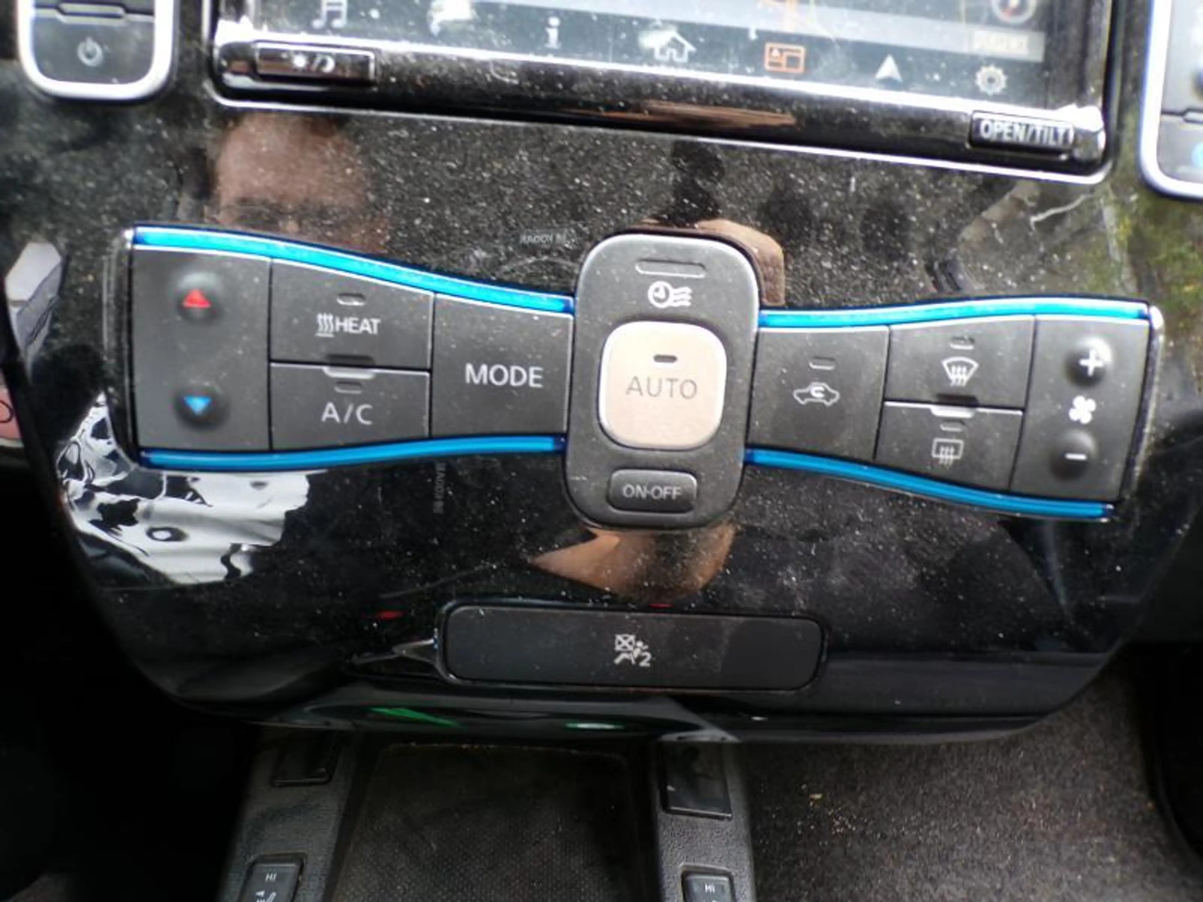 Nissan Leaf 30KWh 109cv Automatique Blanc 10/17 Airco GPS — photo 11