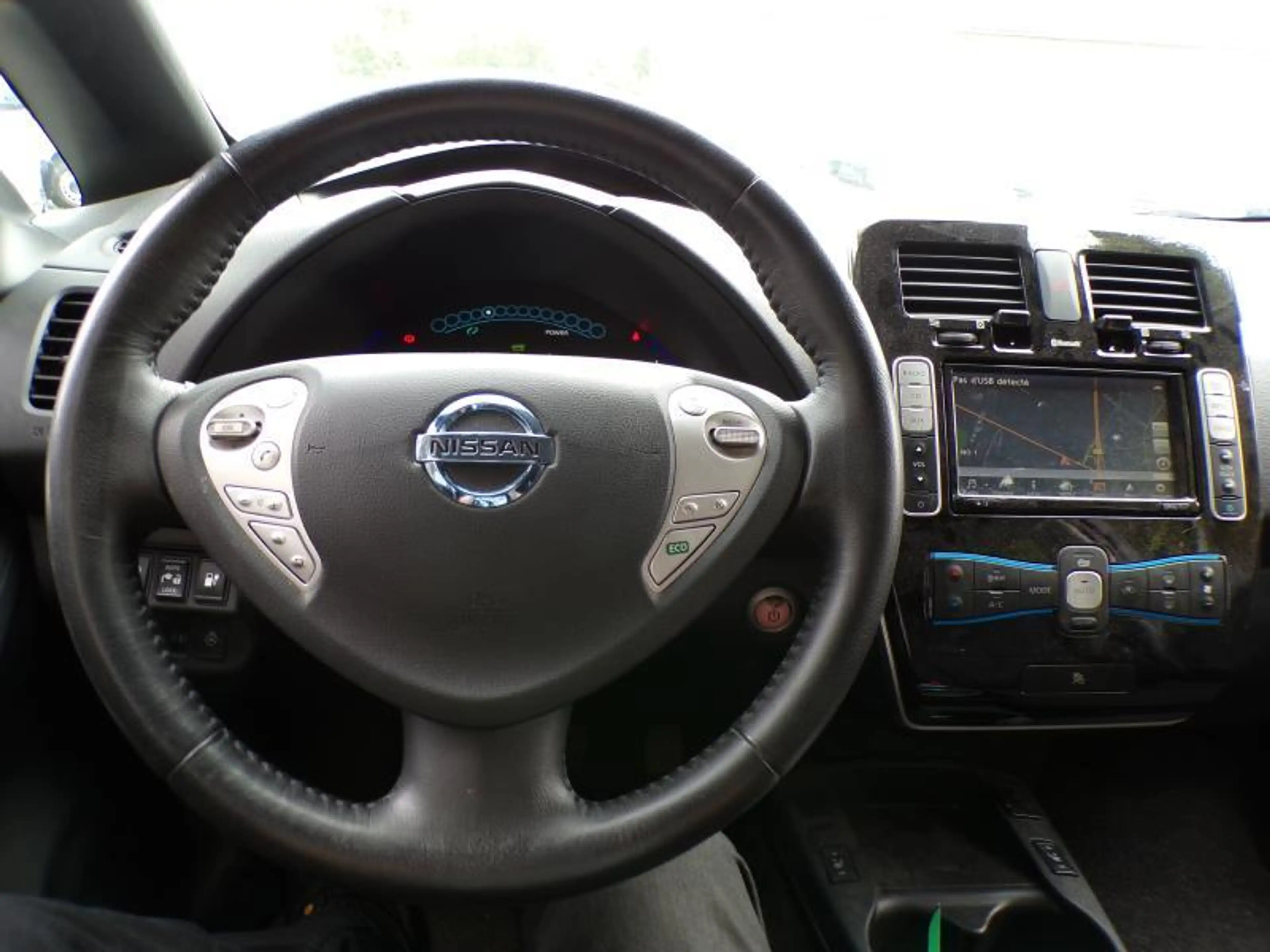 Nissan Leaf 30KWh 109cv Automatique Blanc 10/17 Airco GPS — photo 8