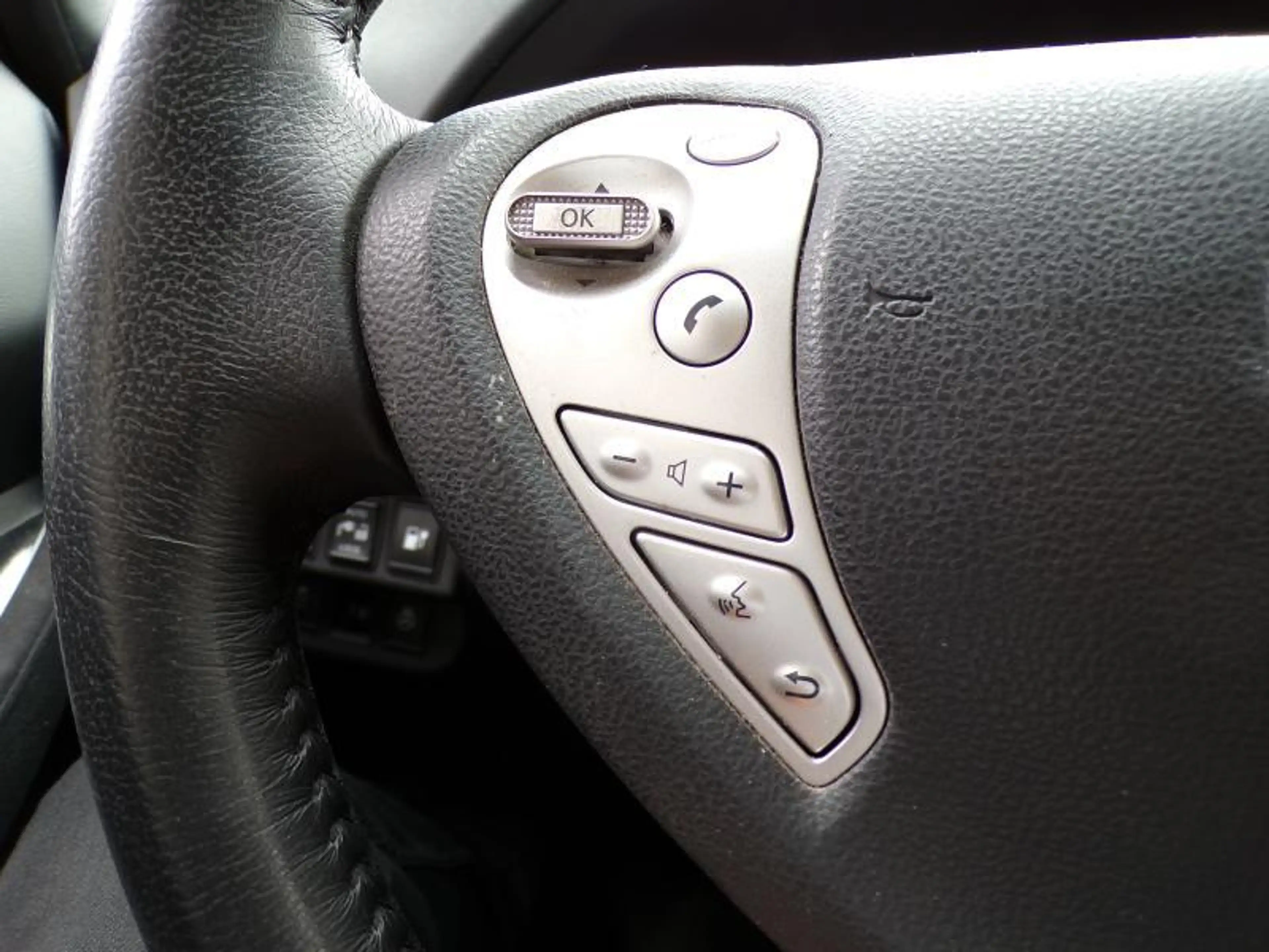 Nissan Leaf 30KWh 109cv Automatique Blanc 10/17 Airco GPS — photo 13