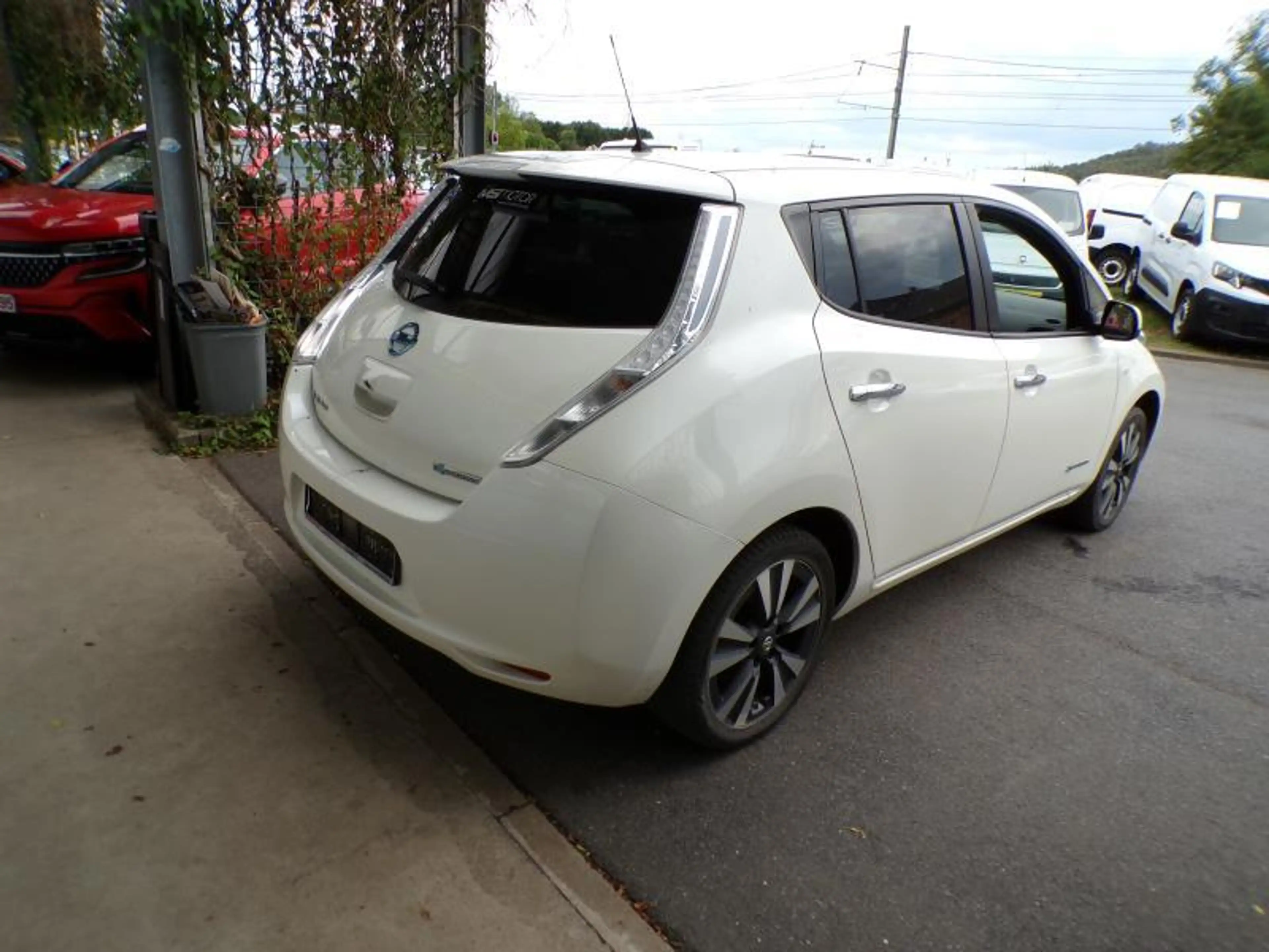 Nissan Leaf 30KWh 109cv Automatique Blanc 10/17 Airco GPS — photo 4