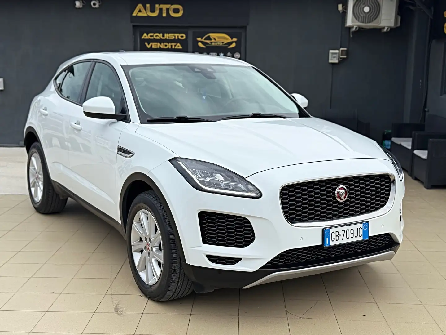 Jaguar E-Pace 2.0d i4 R-Dynamic HSE awd 150cv auto my19 - 1