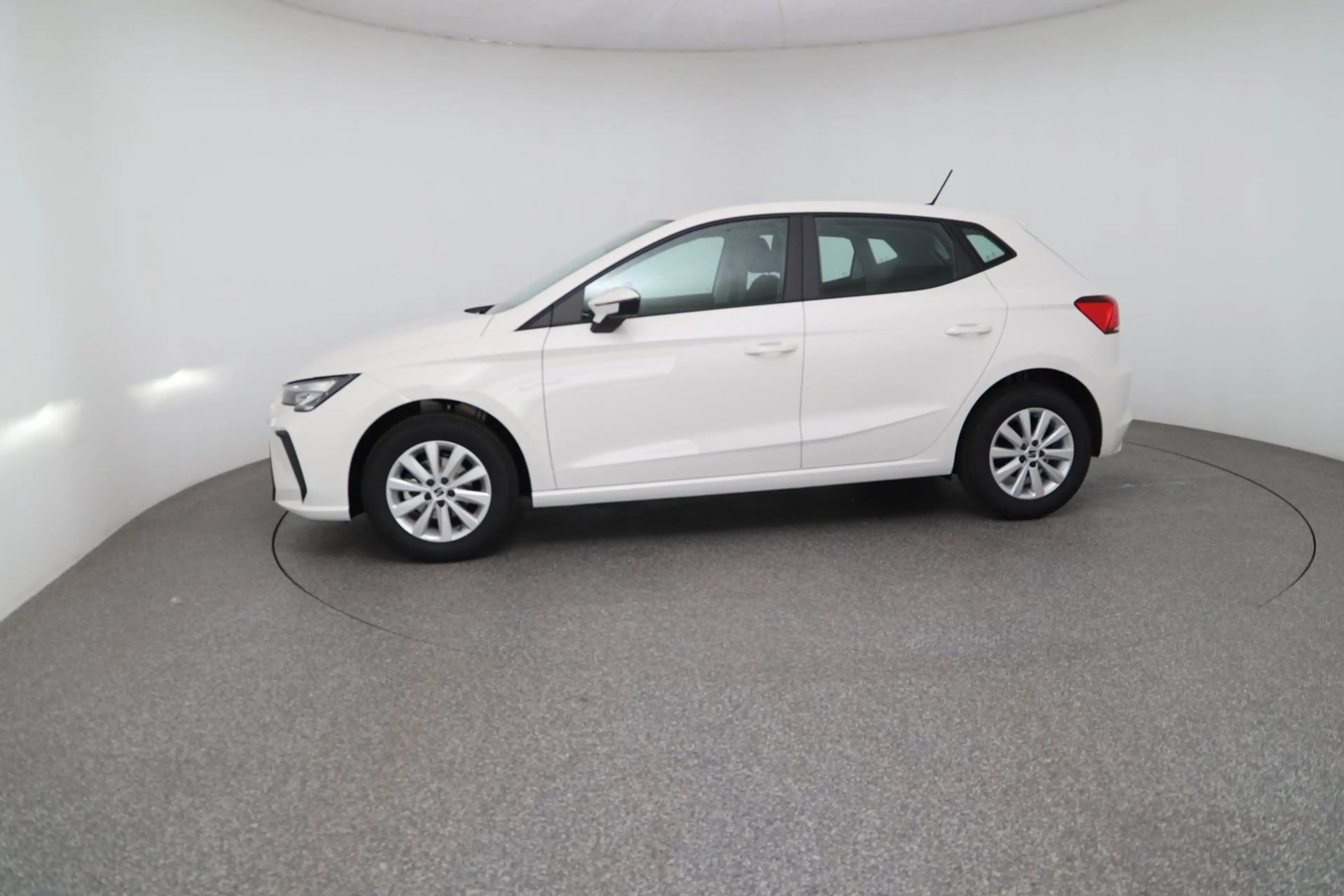 SEAT Ibiza Reference Edition 1.0 80PS — photo 2