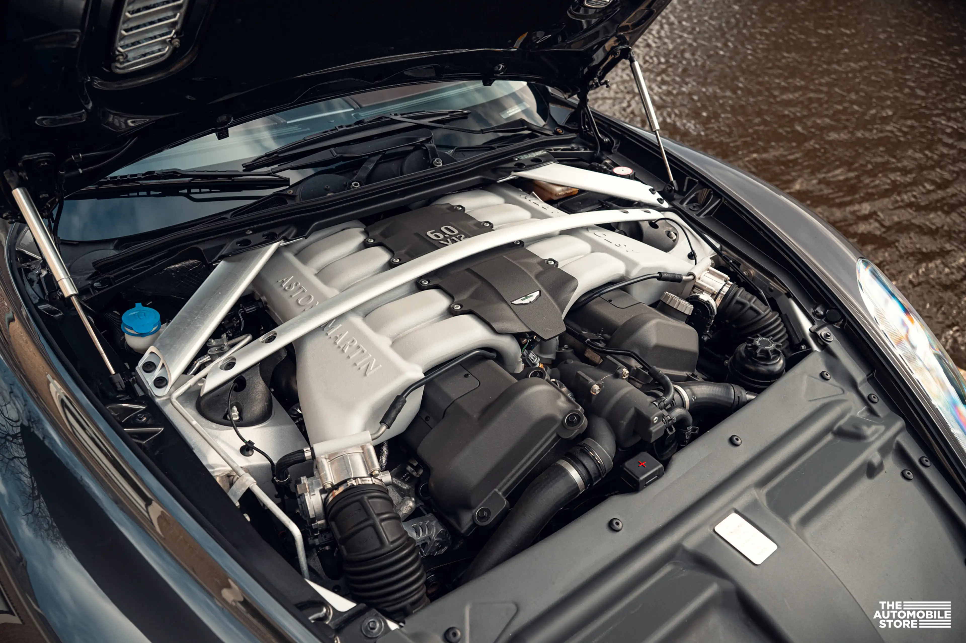 Aston Martin Rapide 6.0 V12 — photo 12