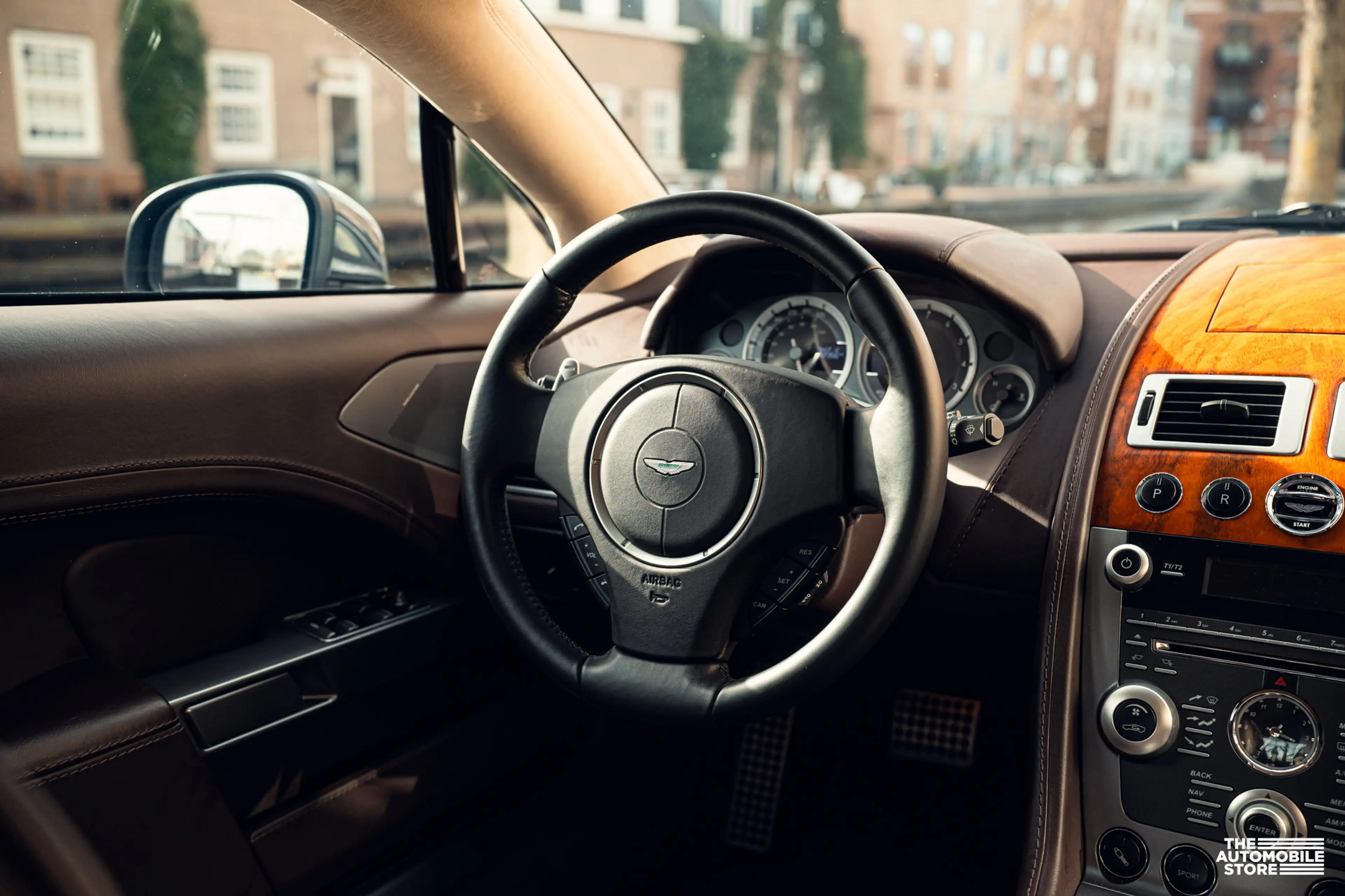 Aston Martin Rapide 6.0 V12 — photo 10