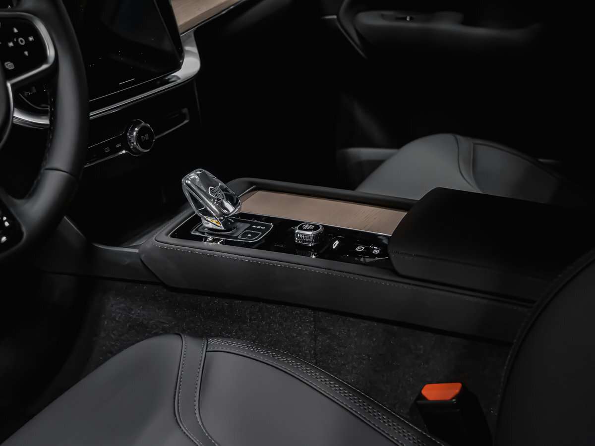 2026 Volvo XC90 Plus 7-Seater (Dark Theme) thumb 9
