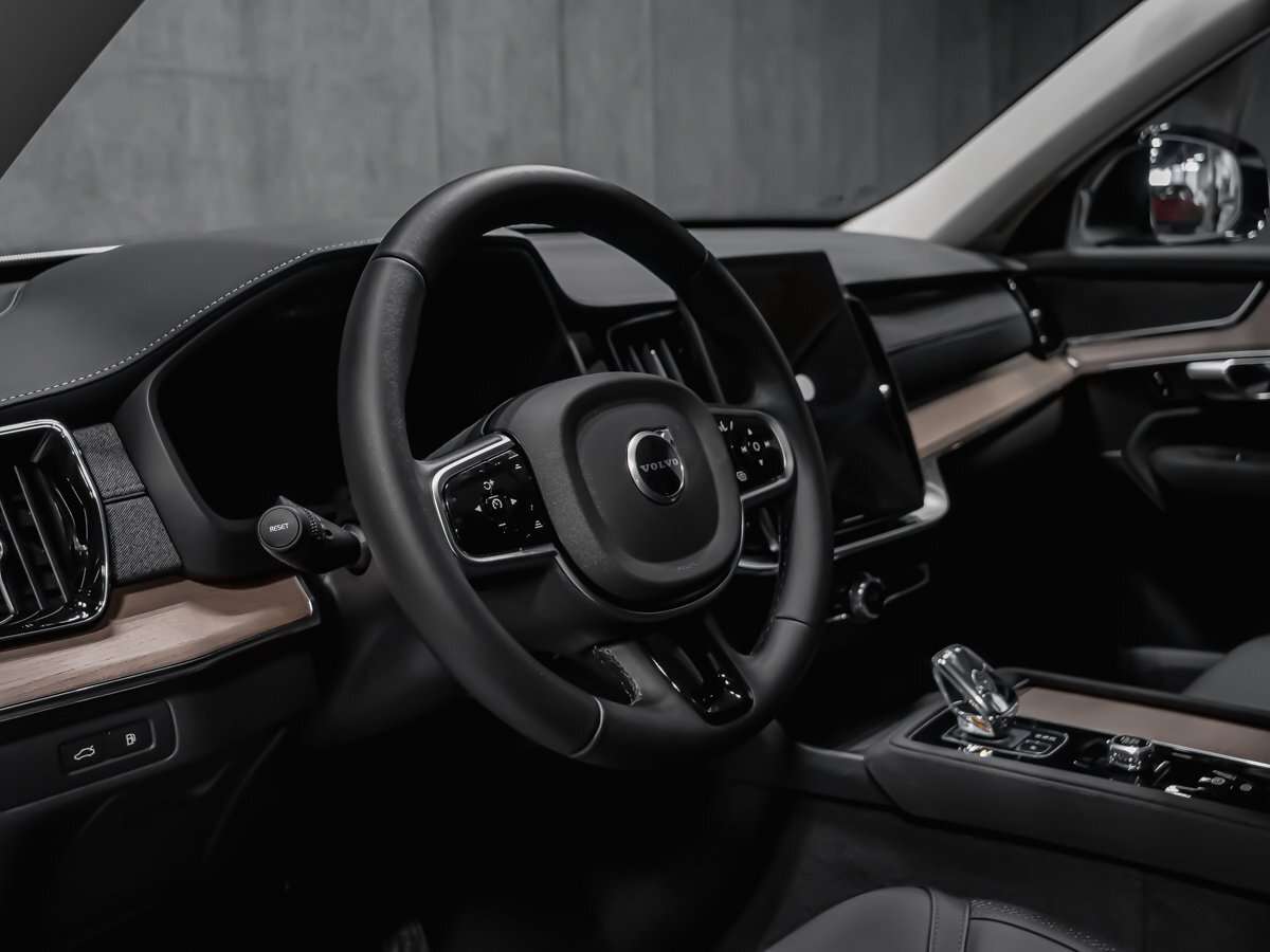 2026 Volvo XC90 Plus 7-Seater (Dark Theme) thumb 10