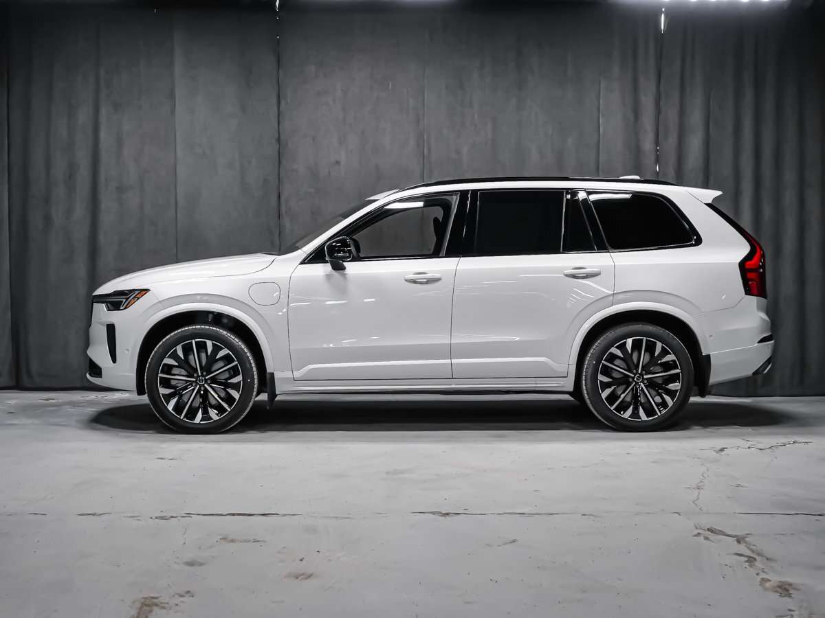 2026 Volvo XC90 Plus 7-Seater (Dark Theme) alt 4