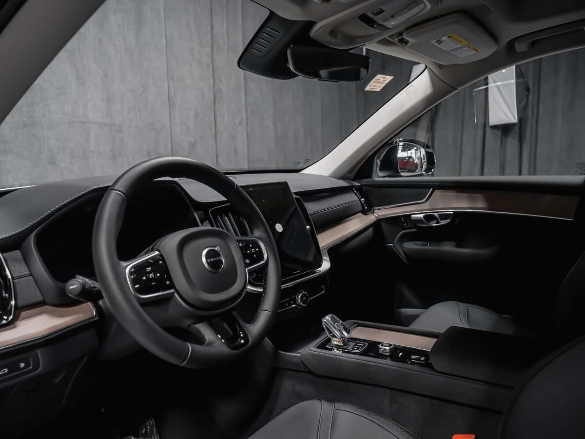 2026 Volvo XC90 Plus 7-Seater (Dark Theme) thumb 8