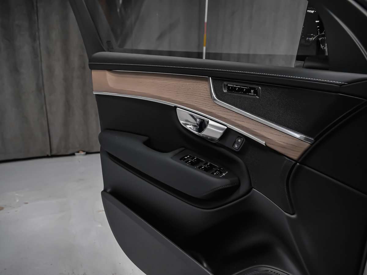 2026 Volvo XC90 Plus 7-Seater (Dark Theme) thumb 11