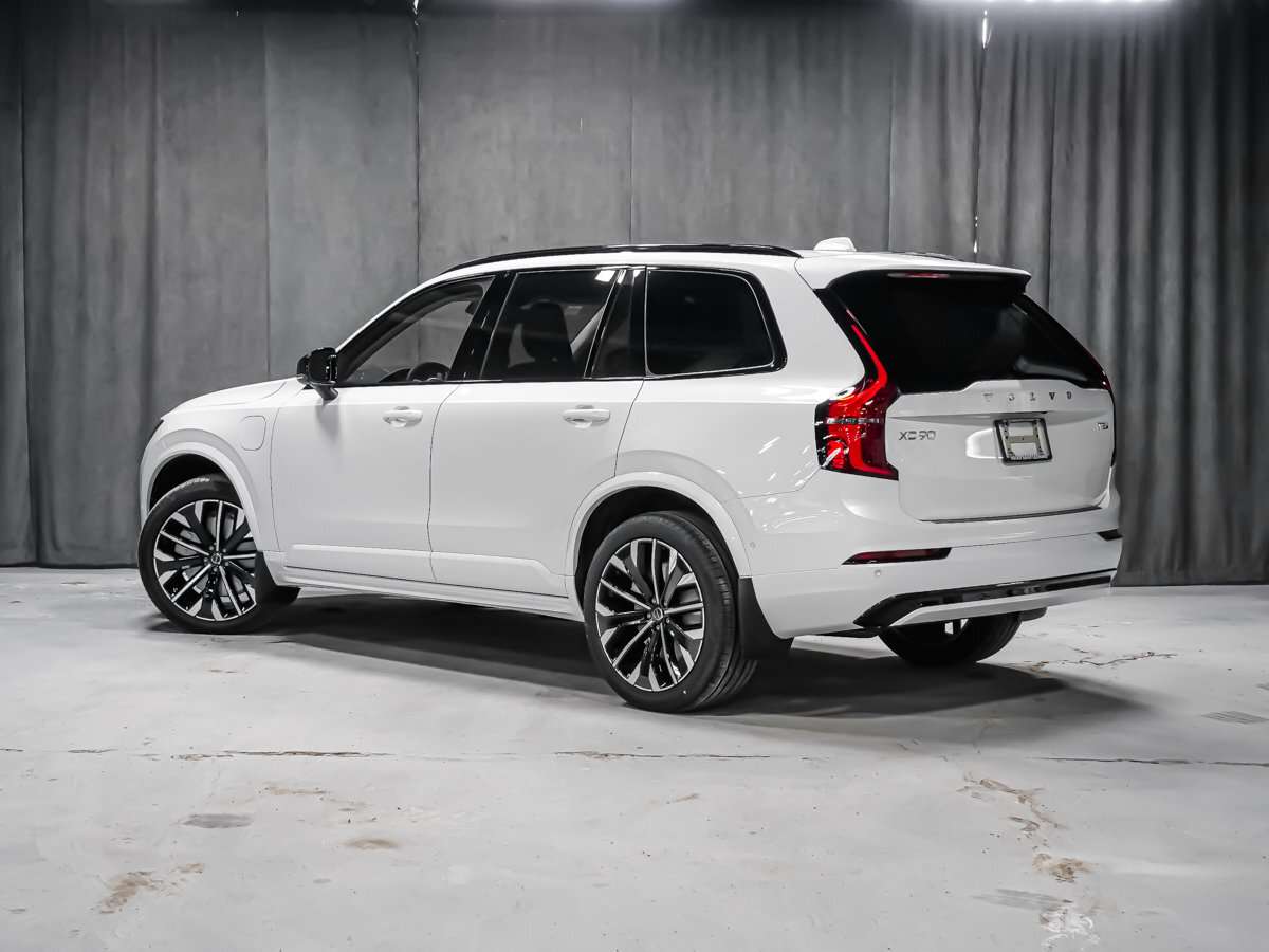2026 Volvo XC90 Plus 7-Seater (Dark Theme) alt 5