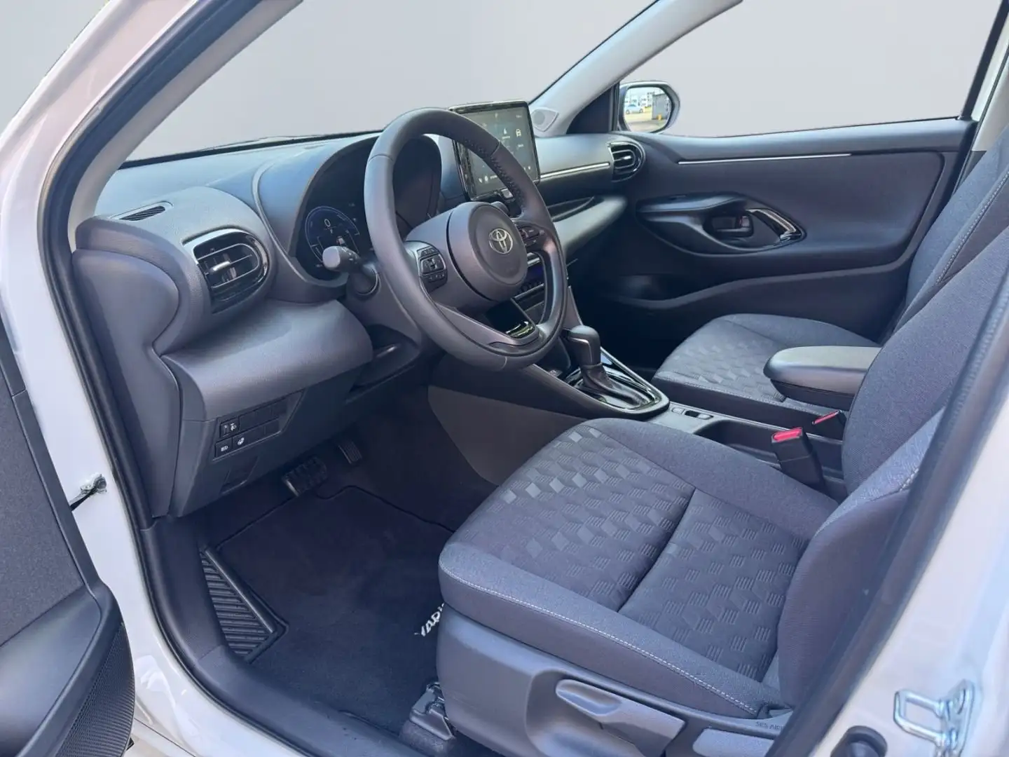 Toyota Yaris Yaris Hybrid Wit - 2