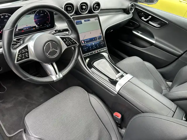 Mercedes-Benz 220 view 11