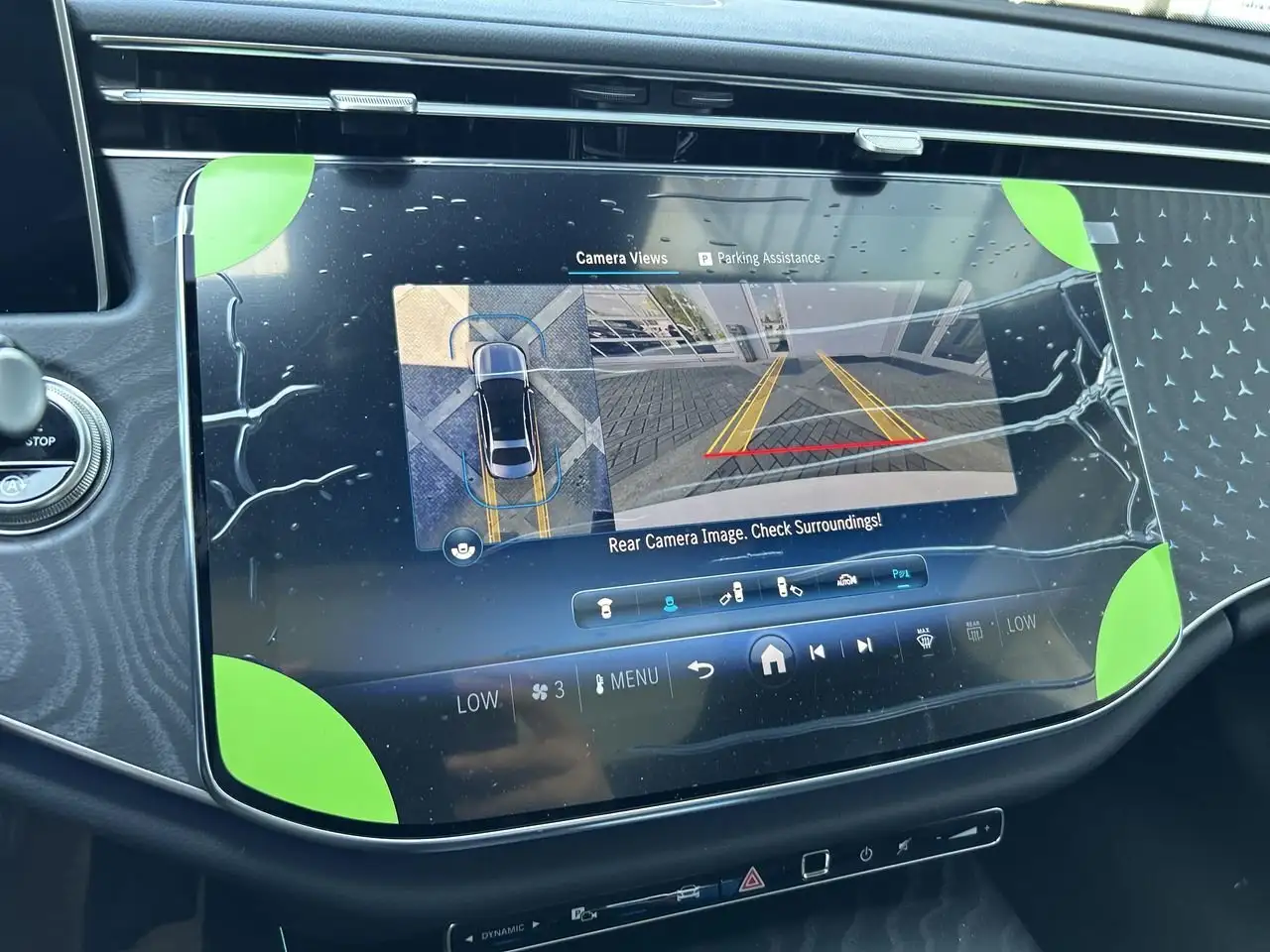 Mercedes-Benz E-Class снимка Mercedes-Benz E-Class