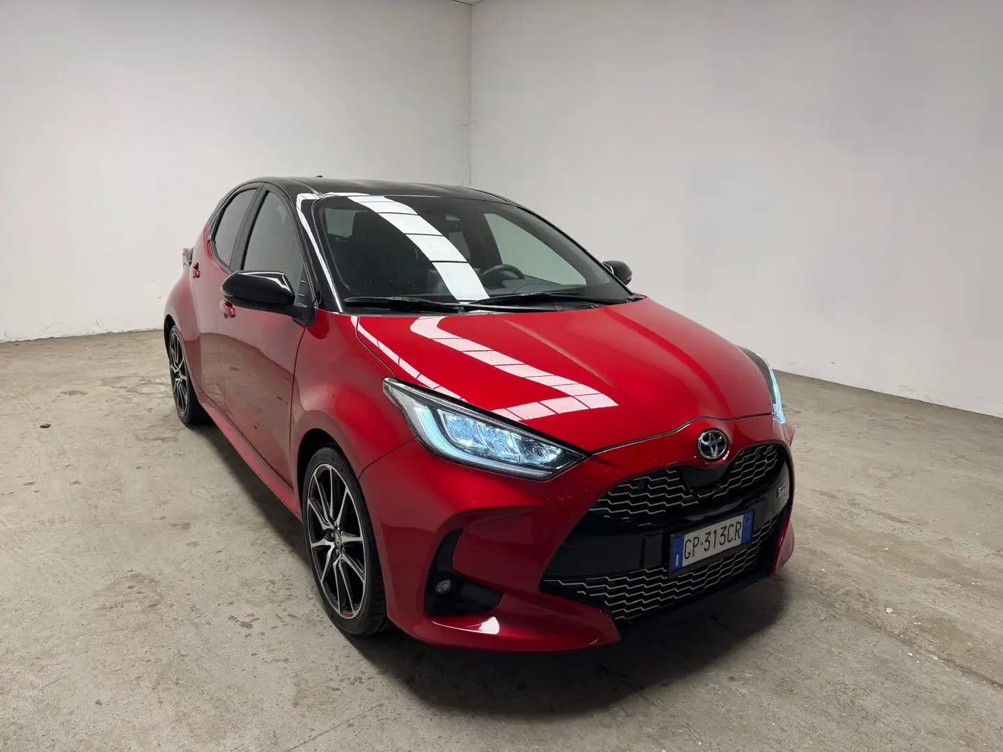 Toyota Yaris 1.5h GR Sport Rouge - 1