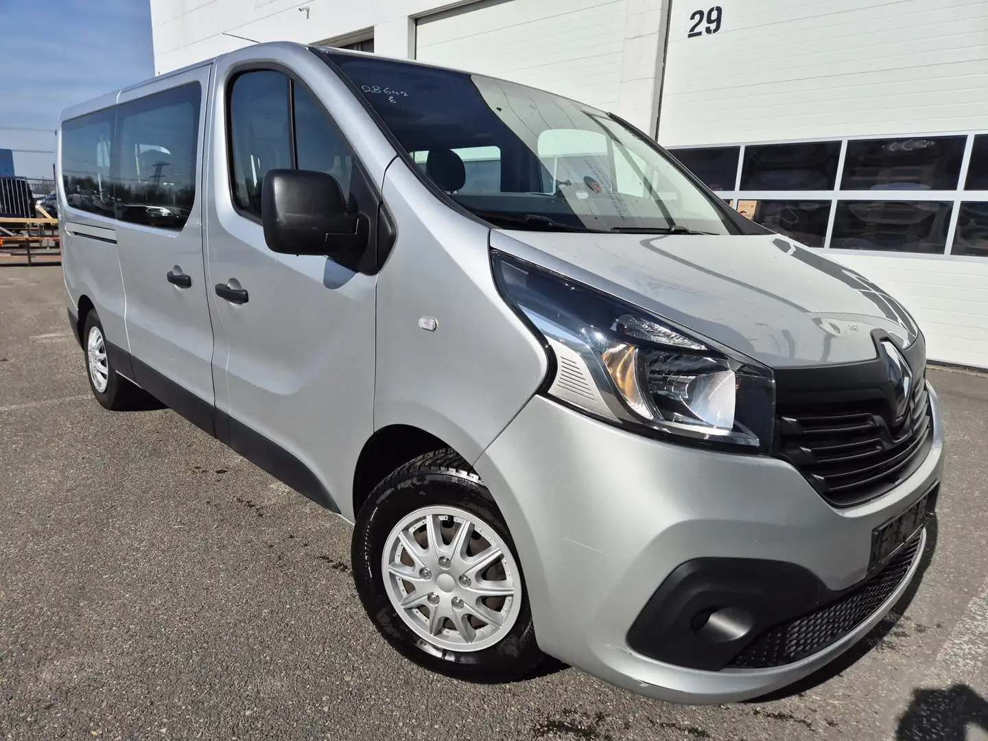 Renault Trafic 1.6 dCi passenger 8-pers 72.000km militair kenteke Zilver - 2