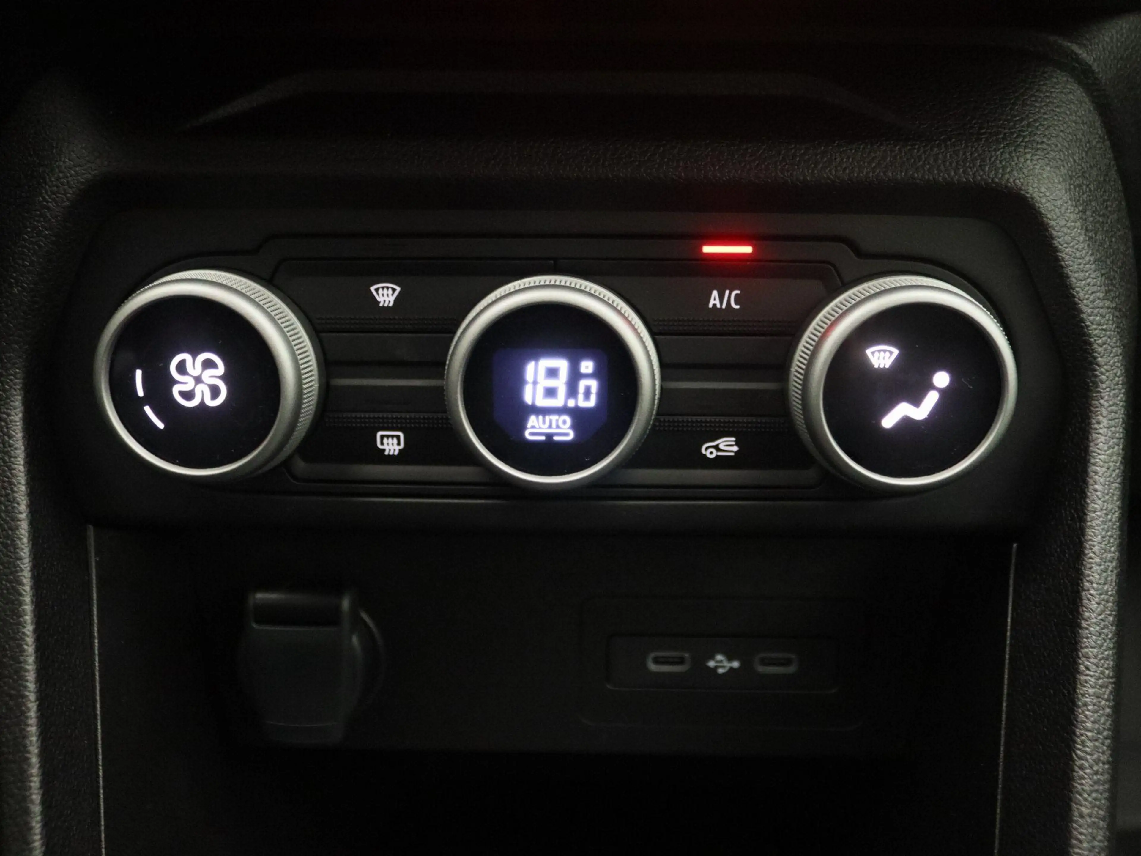 Dacia Sandero Stepway Hybrid 155 Extreme | Demo | Dacia Media D — photo 10