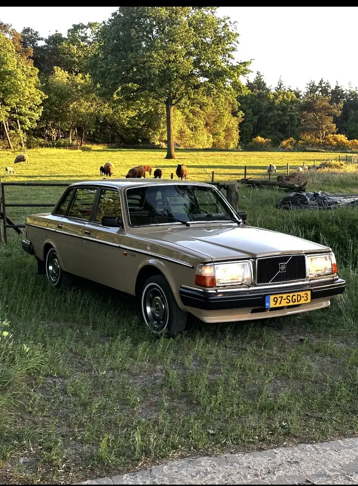 Volvo 240 2.3 GL Grand Luxe, foto 2