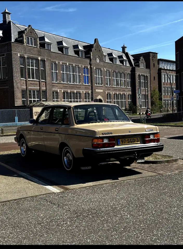 Volvo 240 2.3 GL Grand Luxe, foto 4