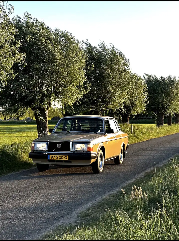 Volvo 240 2.3 GL Grand Luxe, foto 1