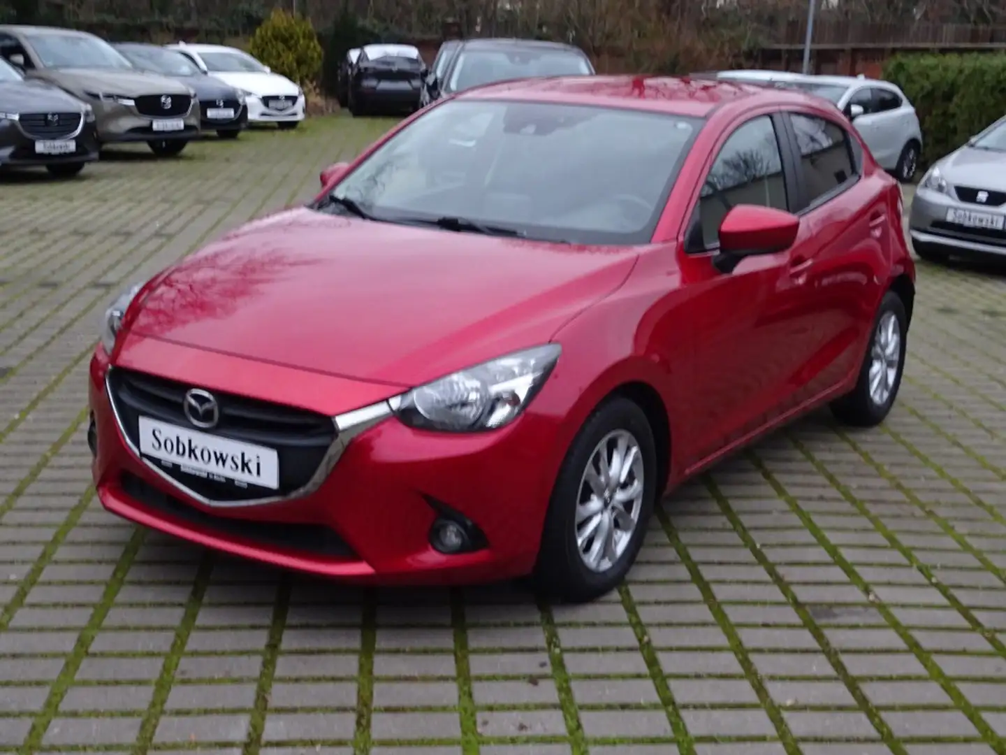 Mazda 2 SKYACTIV-G 75 EXCLUSIVE TOU-PAKET Rojo - 2