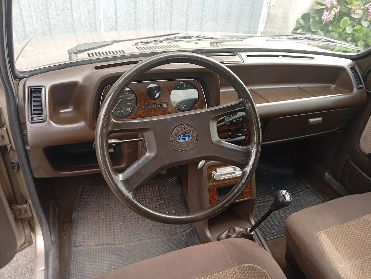 Ford Fiesta Ghia 1.117 Bronce - 2