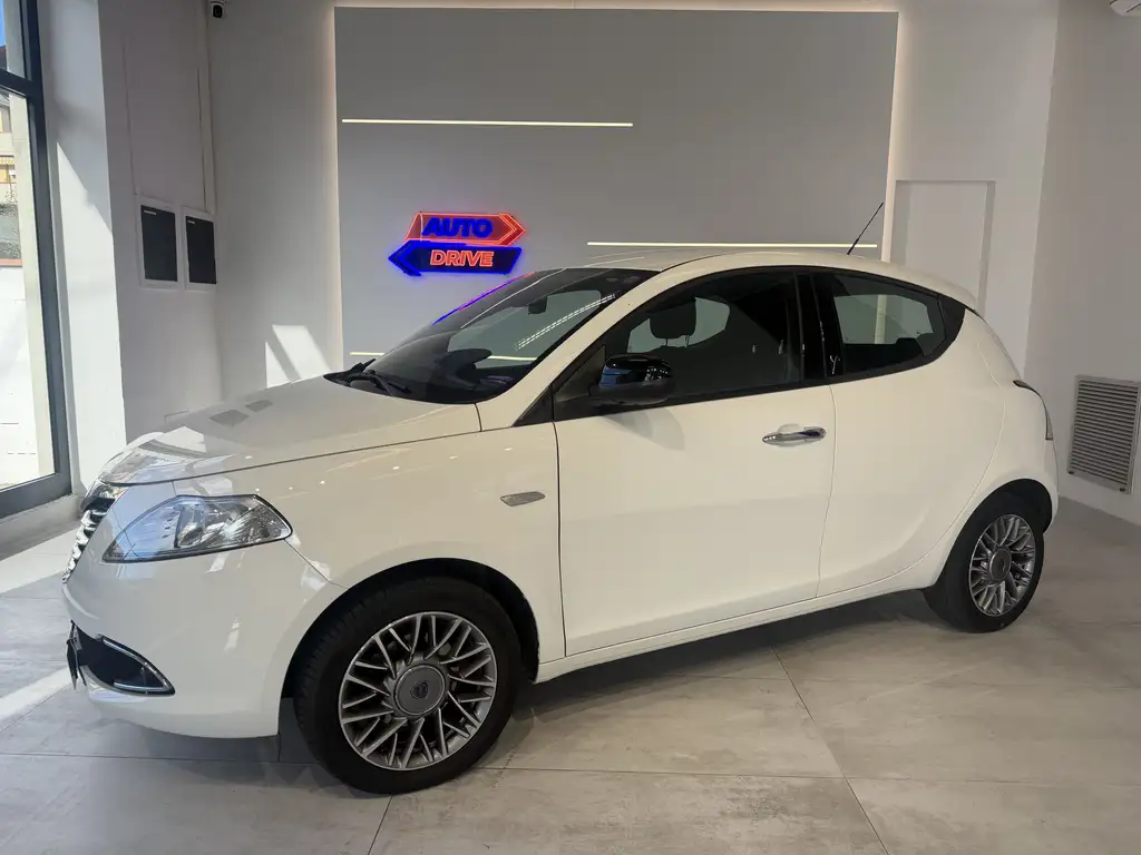 Lancia Ypsilon 2013 из Европы — купить под ключ