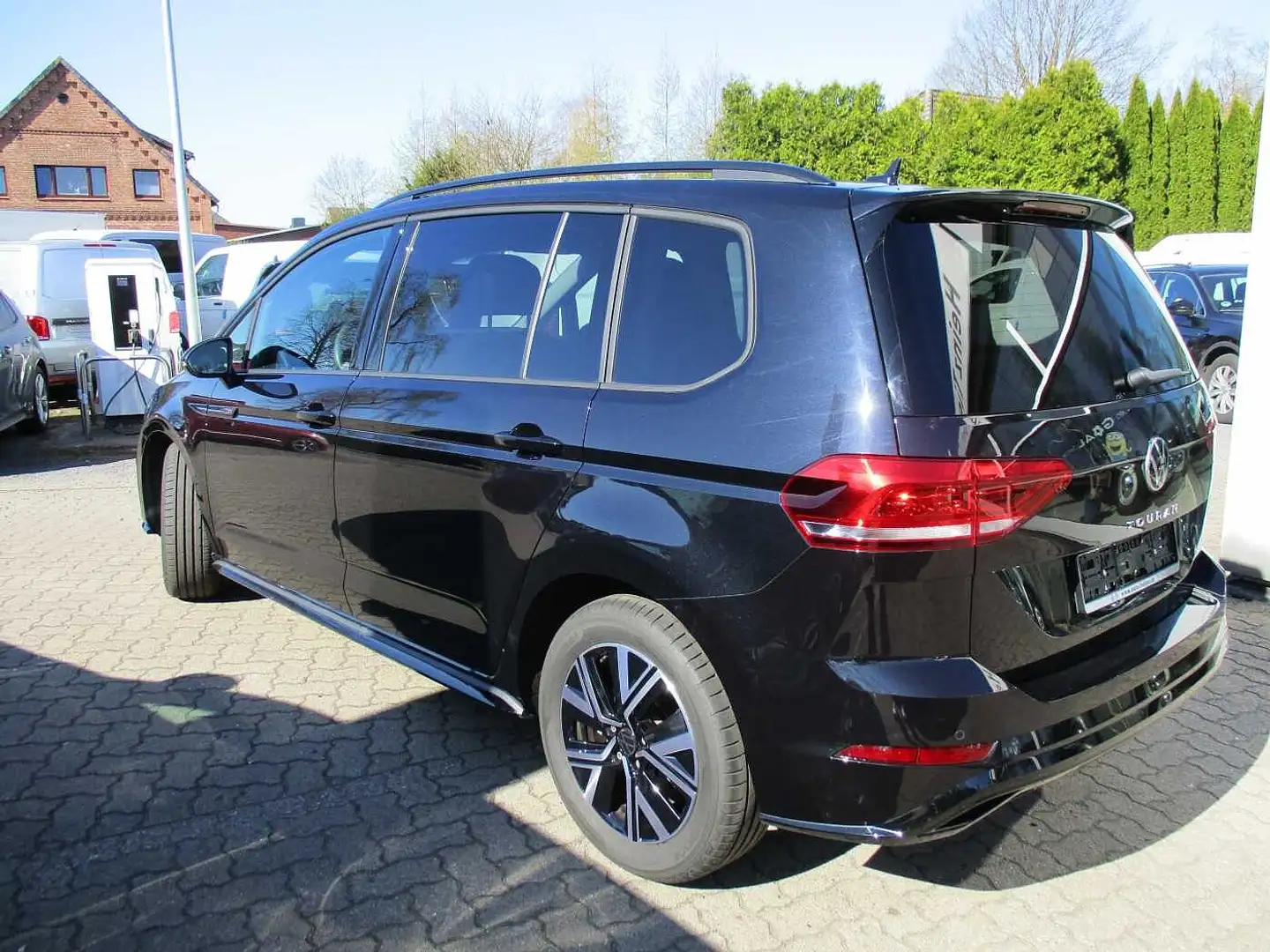 Volkswagen Touran 1.5 TSI DSG Highline R-Line Zwart - 2