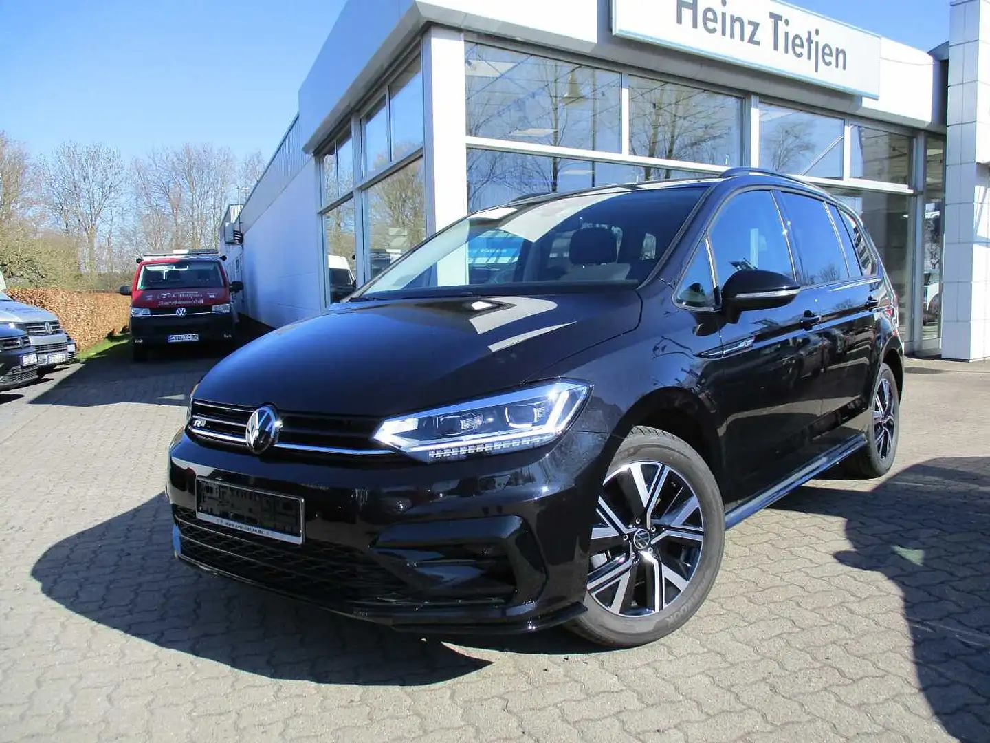 Volkswagen Touran 1.5 TSI DSG Highline R-Line Zwart - 1