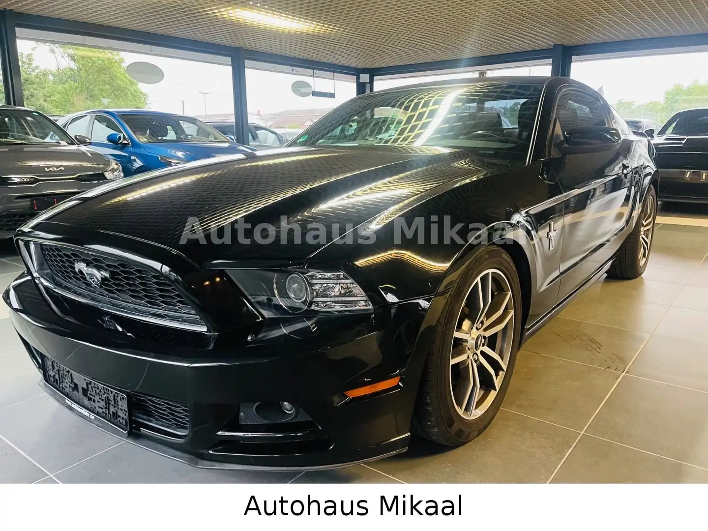 Ford Mustang Czarny - 2