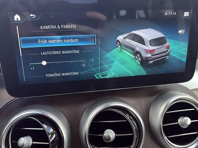 Mercedes-Benz GLC view 23